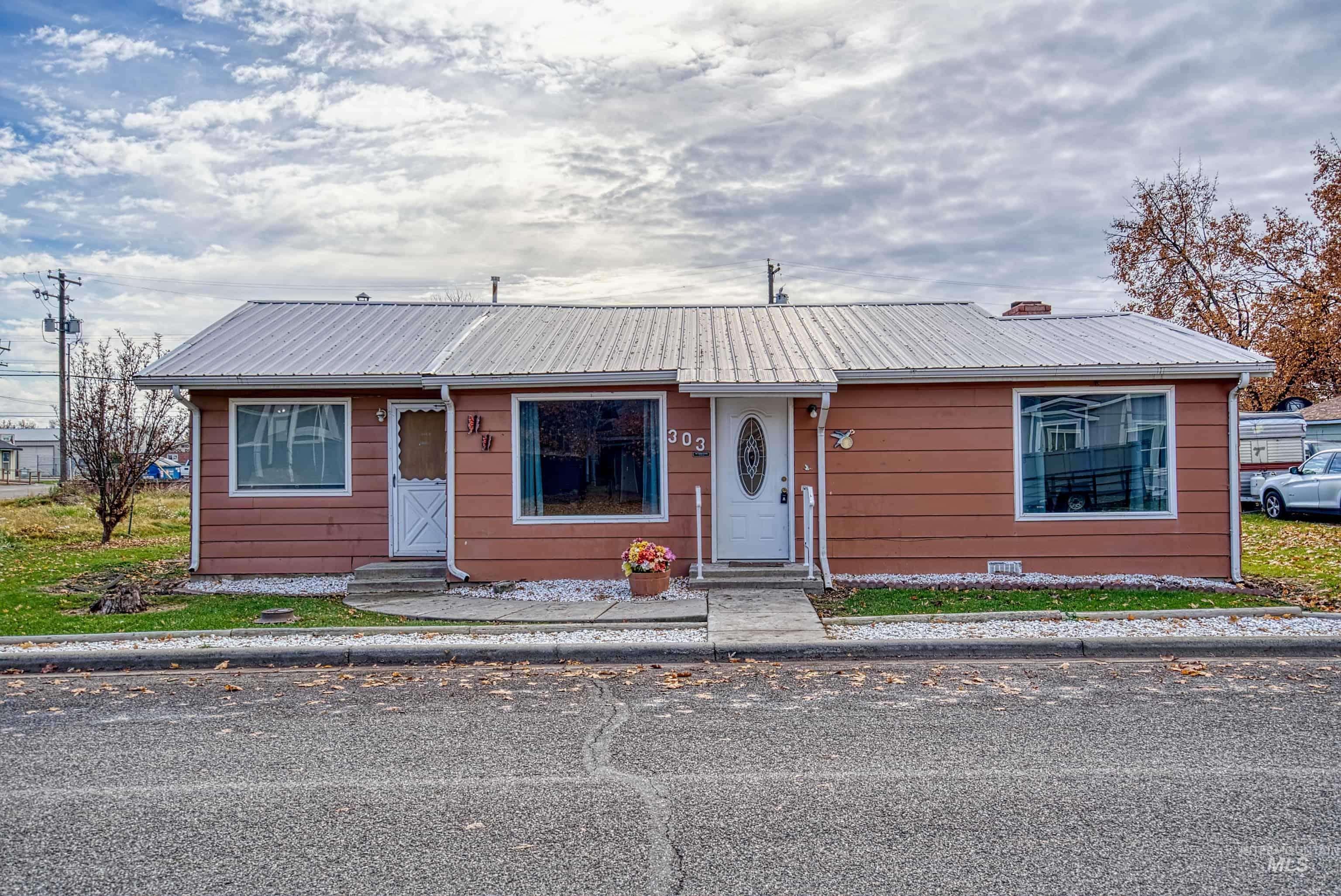 303 W 1st St, Middleton, Idaho 83644, 3 Bedrooms, 1.5 Bathrooms, Residential For Sale, Price $365,000, 98968093