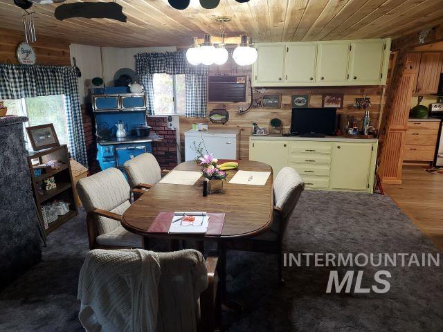 3460 American River Rd, Elk City, Idaho 83525, 3 Bedrooms, 2 Bathrooms, Residential For Sale, Price $525,000, 98968105