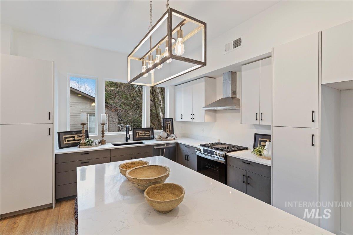 2013 S Makar Ln, Boise, Idaho 83706, 3 Bedrooms, 3 Bathrooms, Residential For Sale, Price $625,000, 98968115