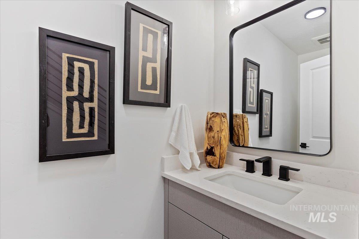 2013 S Makar Ln, Boise, Idaho 83706, 3 Bedrooms, 3 Bathrooms, Residential For Sale, Price $625,000, 98968115