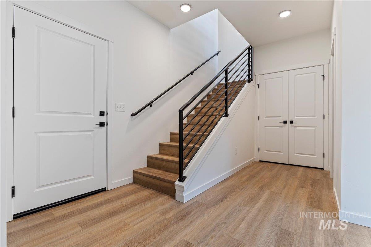 2013 S Makar Ln, Boise, Idaho 83706, 3 Bedrooms, 3 Bathrooms, Residential For Sale, Price $625,000, 98968115