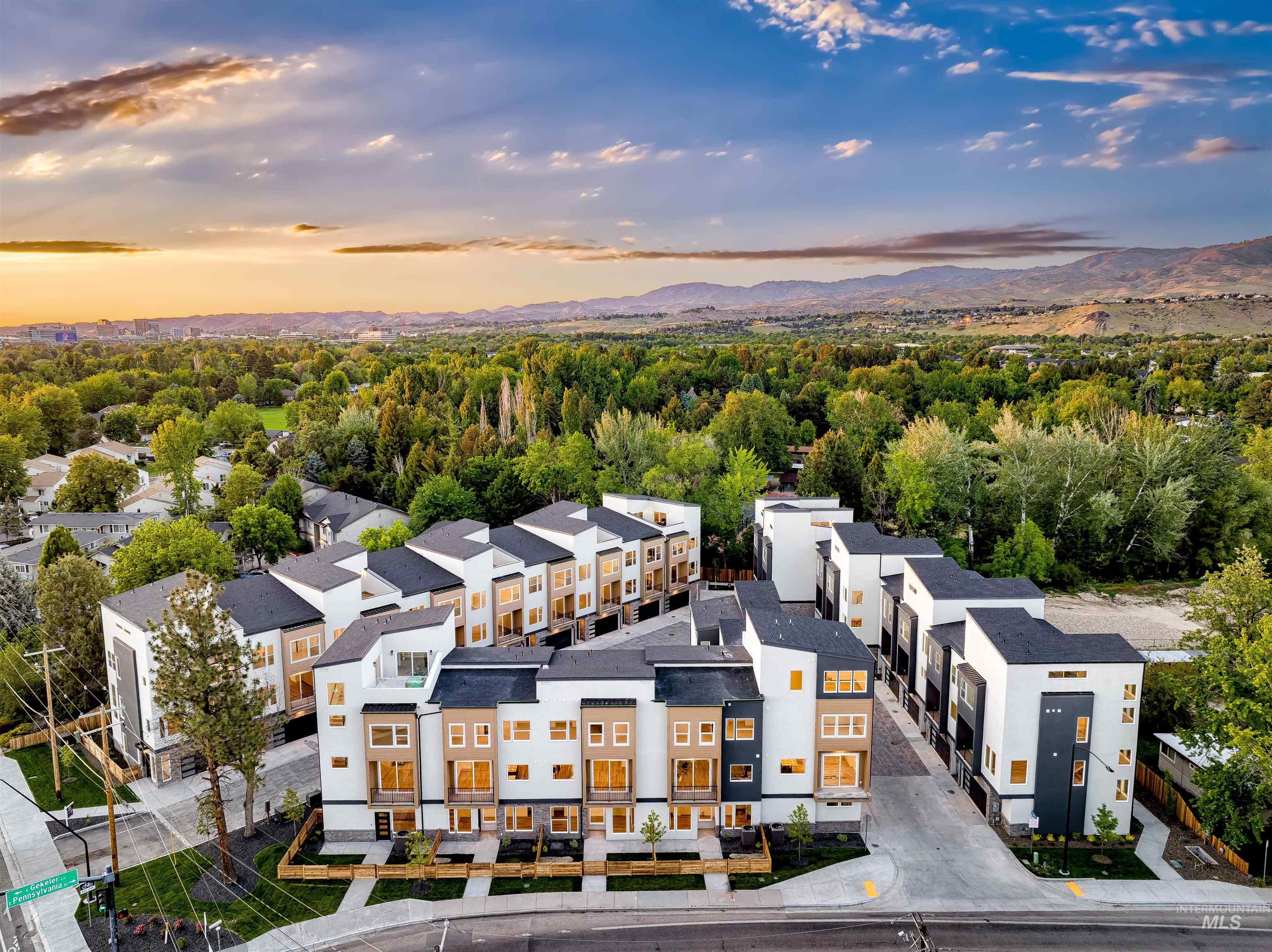 2013 S Makar Ln, Boise, Idaho 83706, 3 Bedrooms, 3 Bathrooms, Residential For Sale, Price $625,000, 98968115