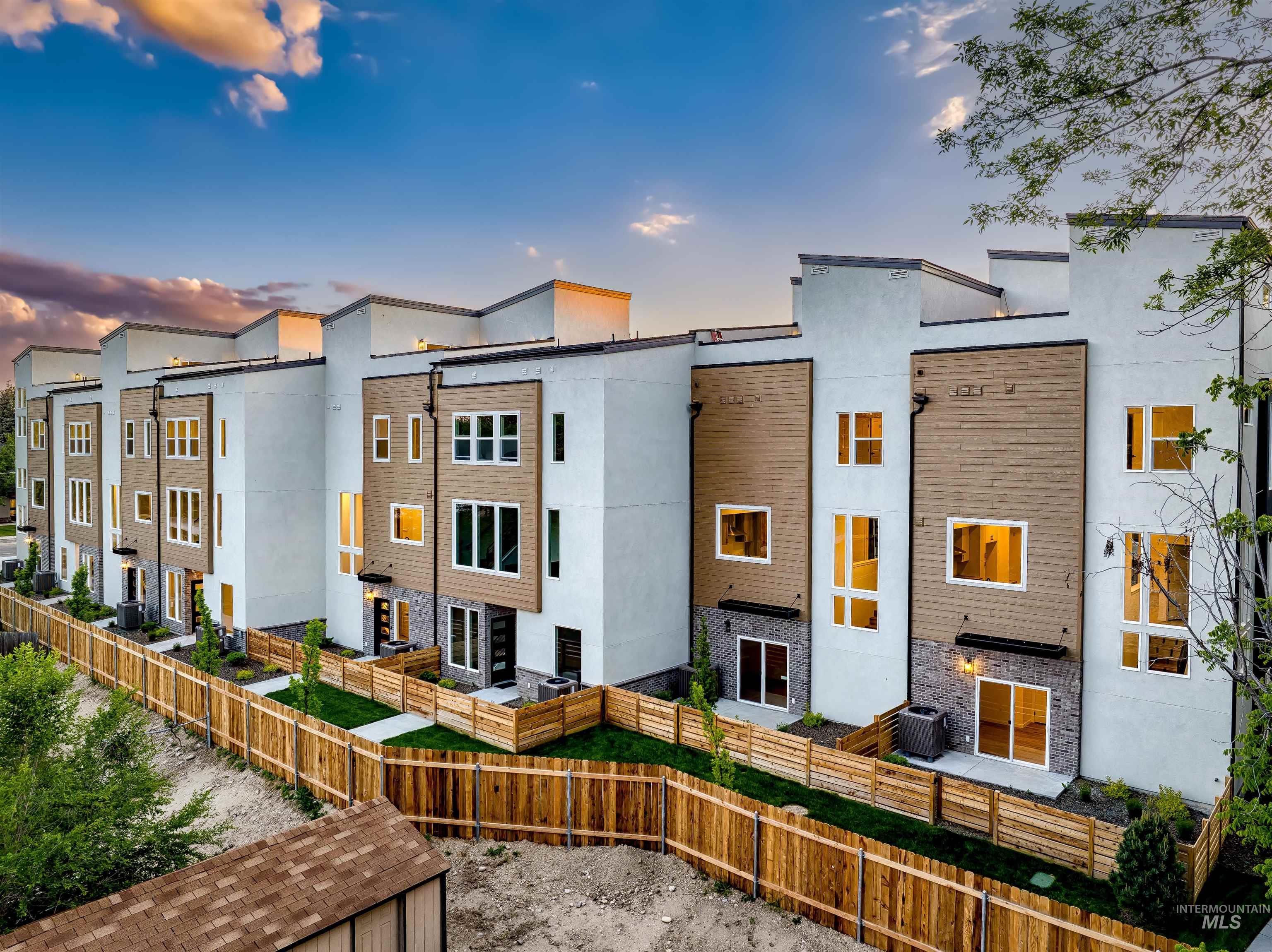 2013 S Makar Ln, Boise, Idaho 83706, 3 Bedrooms, 3 Bathrooms, Residential For Sale, Price $625,000, 98968115