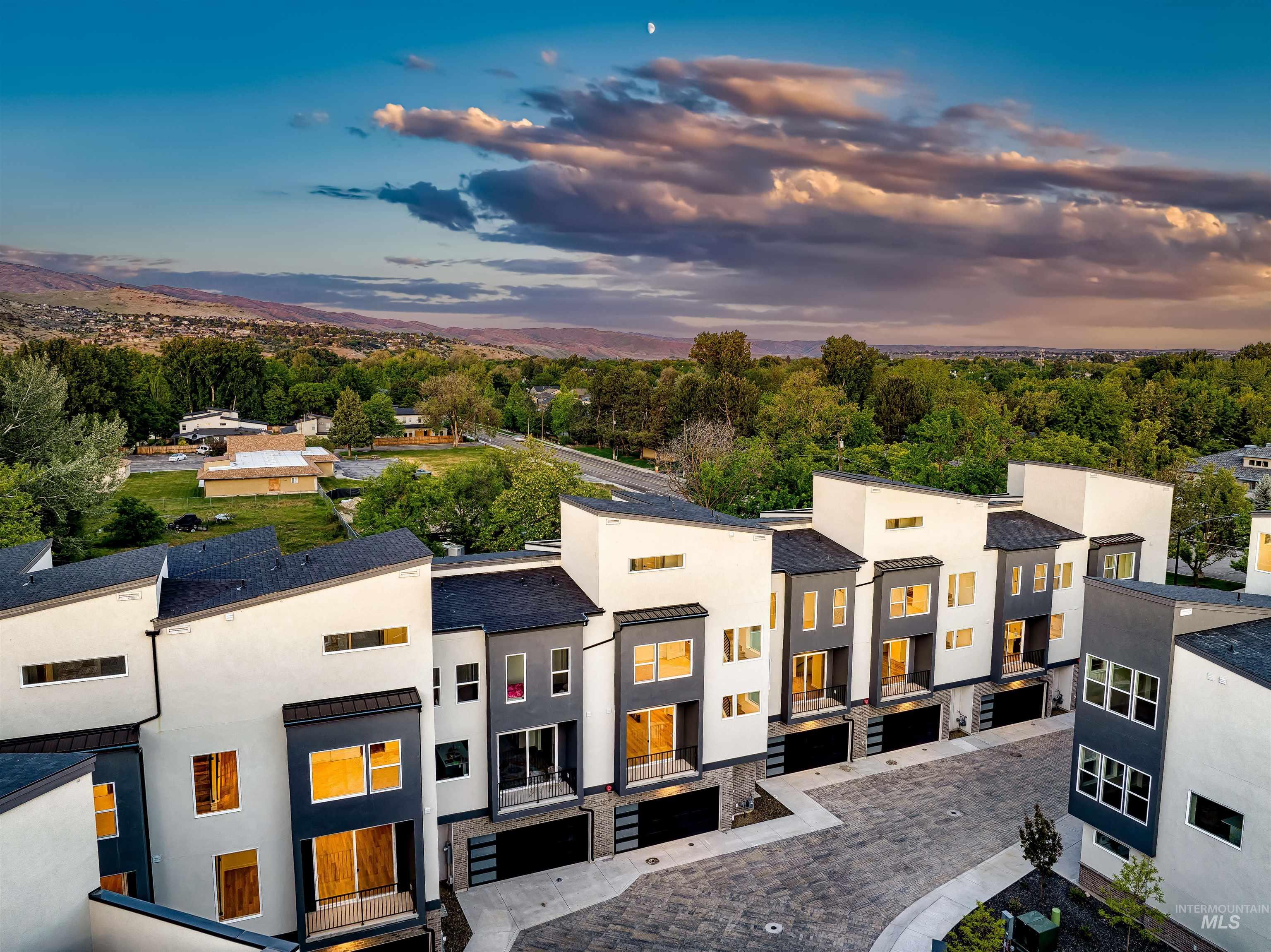 2013 S Makar Ln, Boise, Idaho 83706, 3 Bedrooms, 3 Bathrooms, Residential For Sale, Price $625,000, 98968115