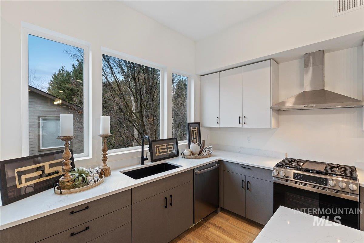 2013 S Makar Ln, Boise, Idaho 83706, 3 Bedrooms, 3 Bathrooms, Residential For Sale, Price $625,000, 98968115