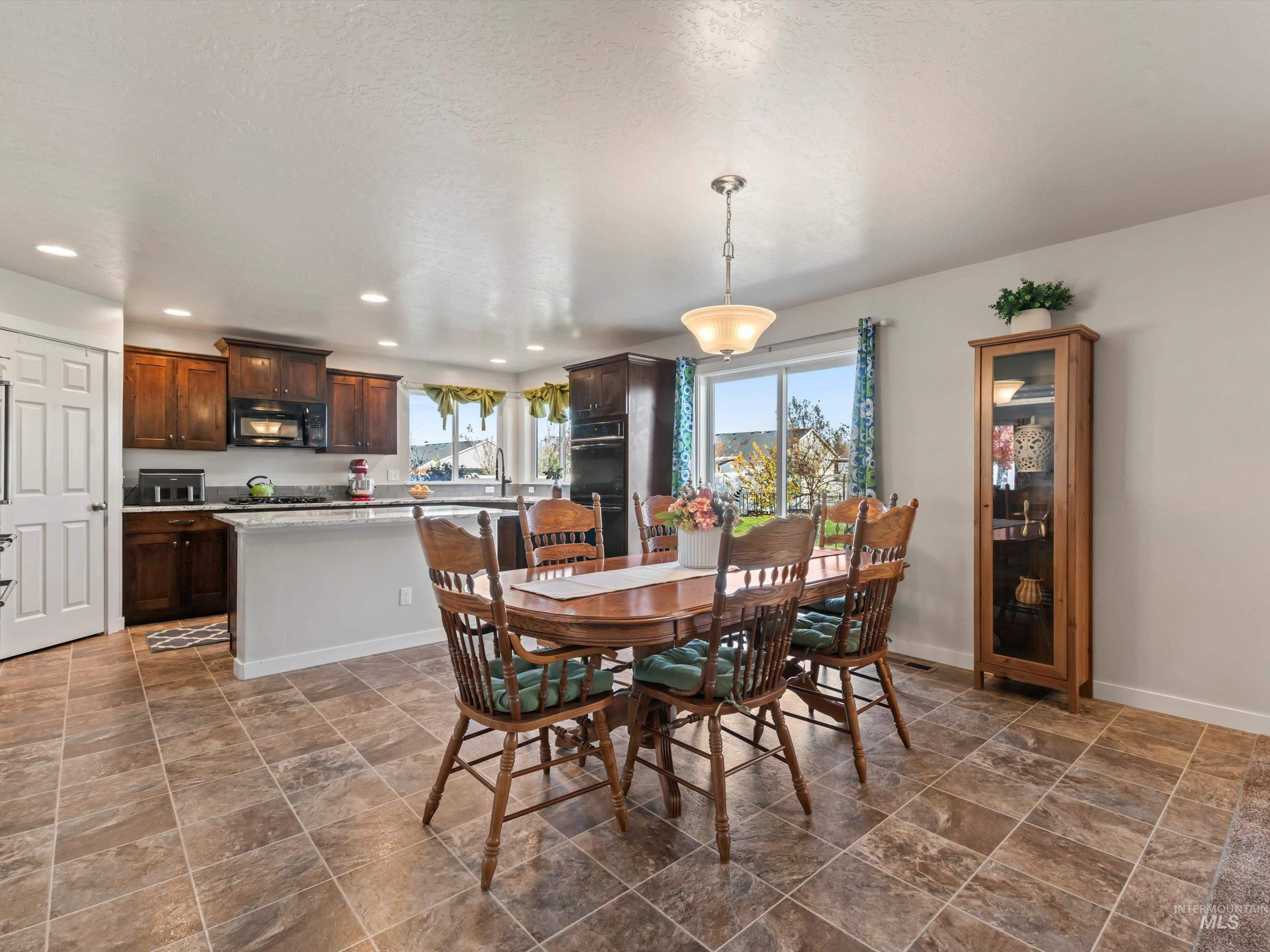 1110 S Kalahari Ave., Kuna, Idaho 83634, 4 Bedrooms, 2.5 Bathrooms, Residential For Sale, Price $479,990, 98968122