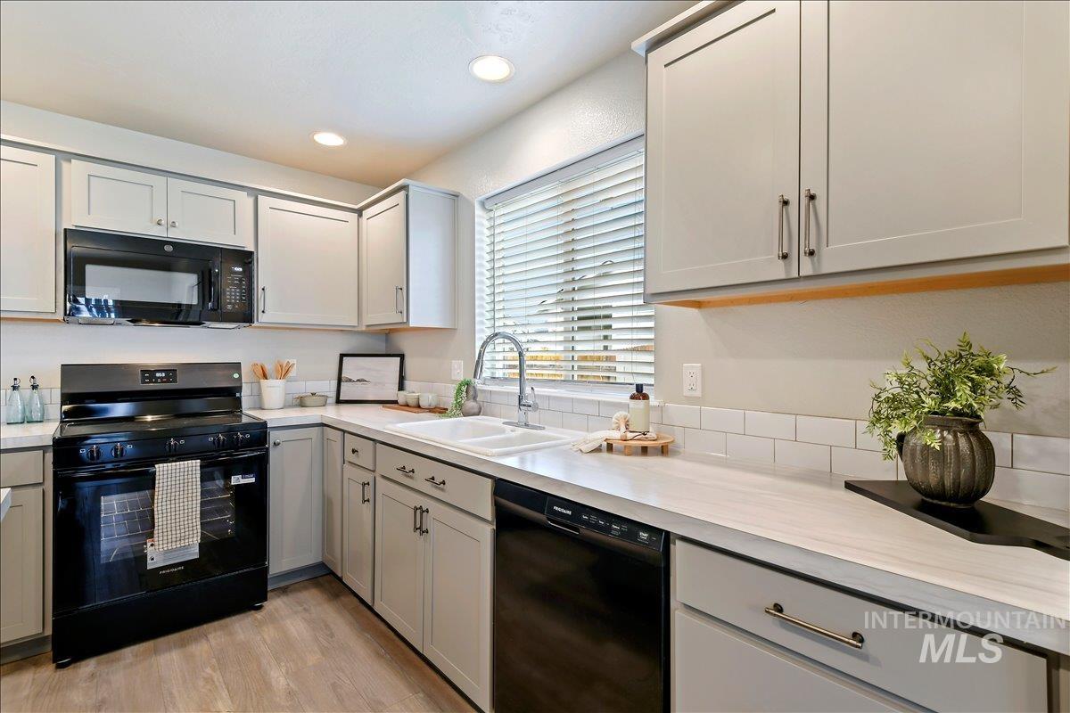 4441 E Stone Falls, Nampa, Idaho 83686, 4 Bedrooms, 2.5 Bathrooms, Residential For Sale, Price $469,900, 98968123