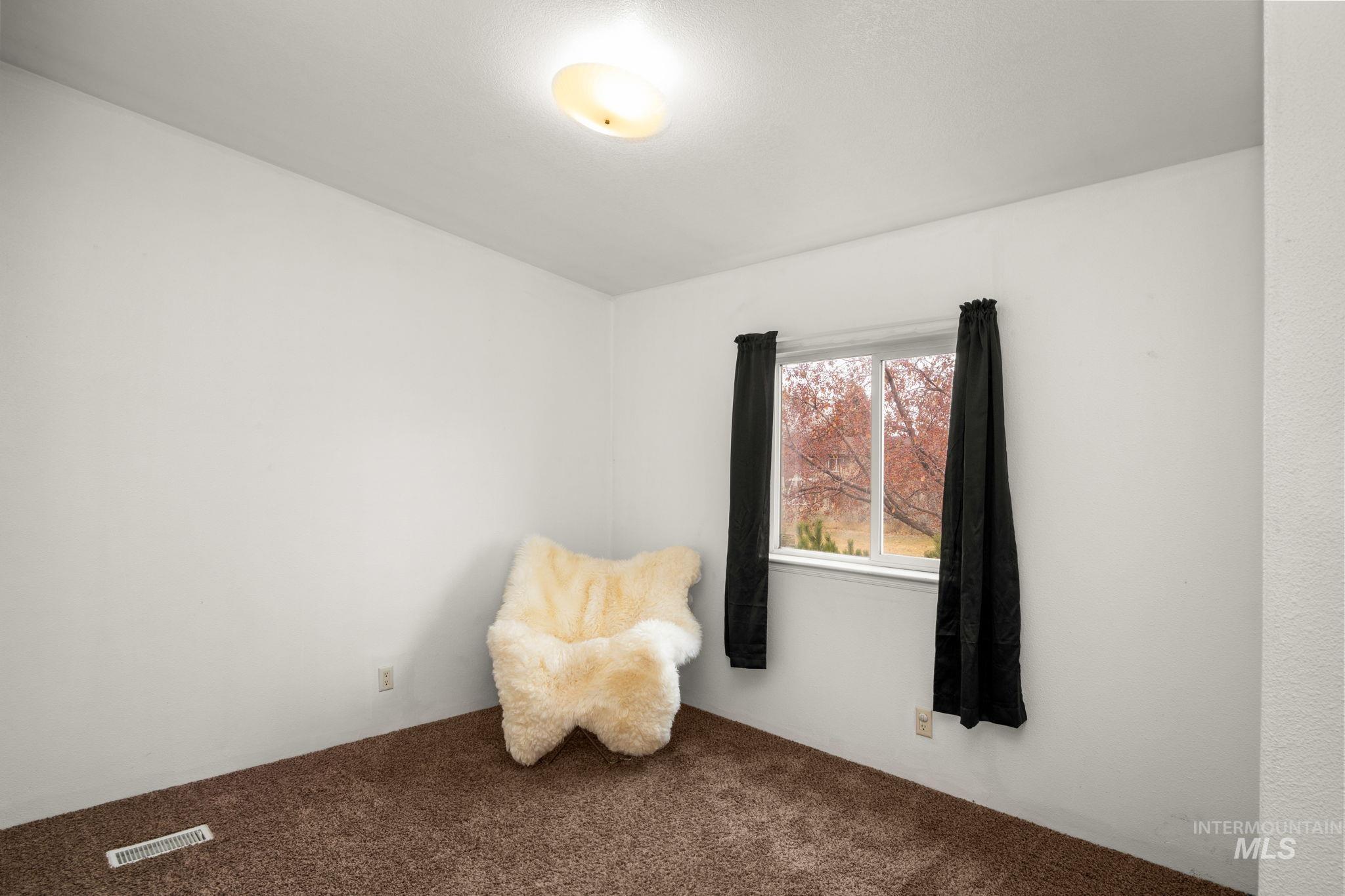Unfurnished room with carpet floors