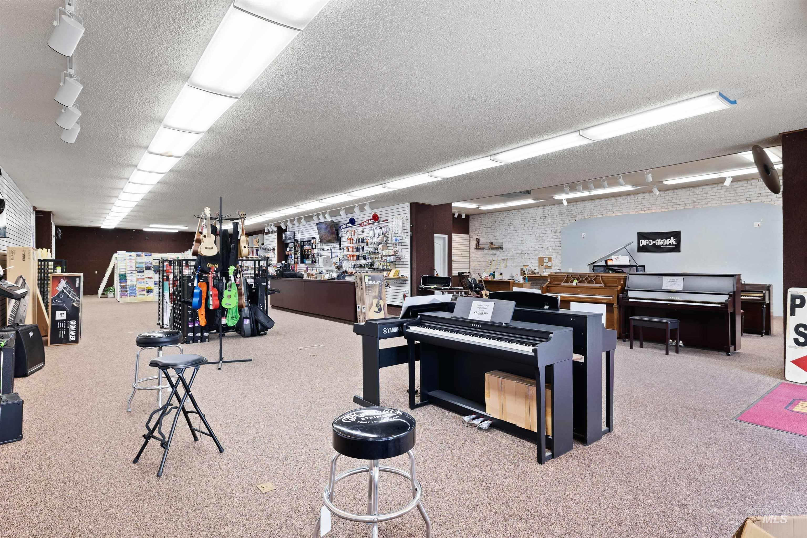 1328 Overland Ave, Burley, Idaho 83318, Business/Commercial For Sale, Price $460,000, 98968128