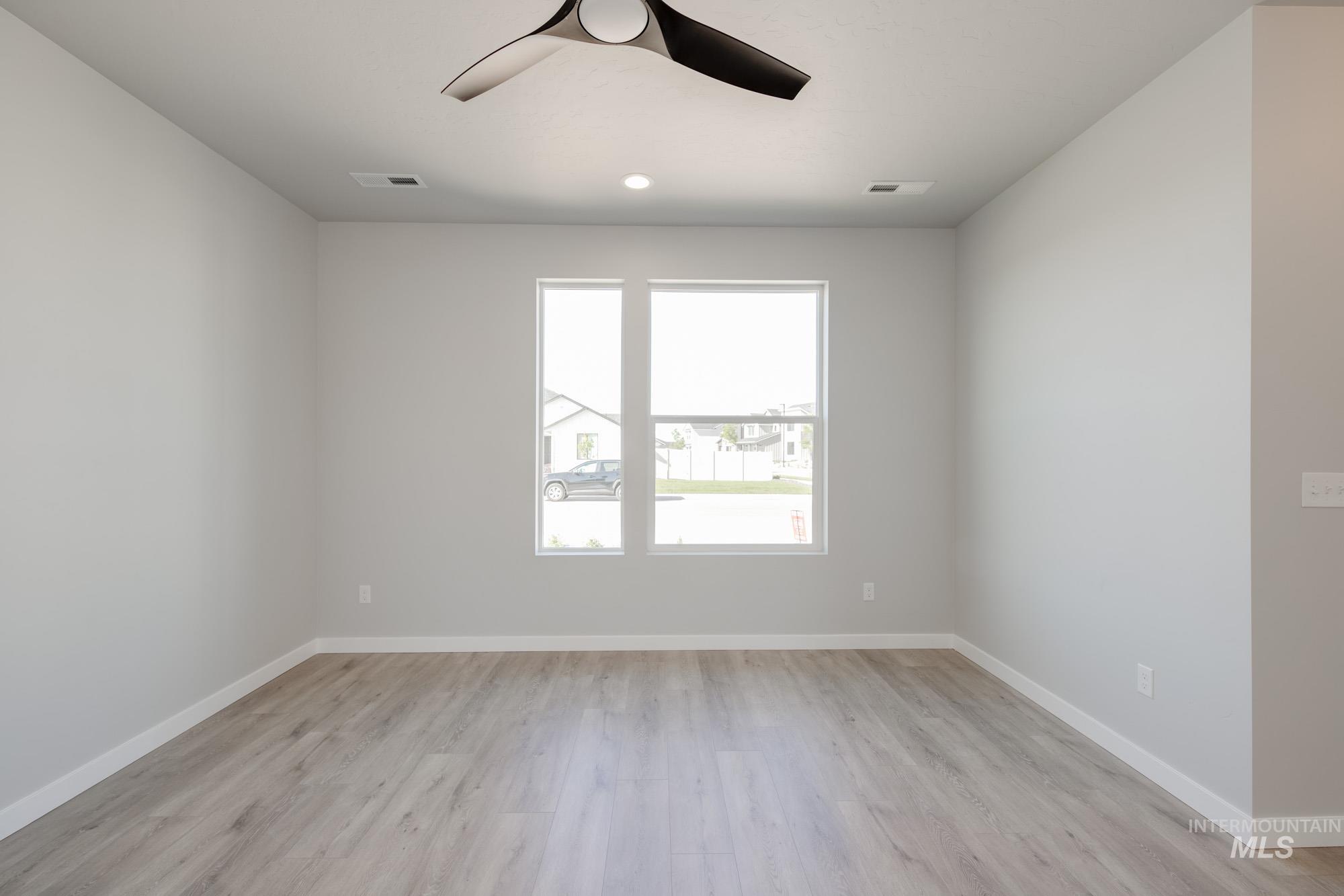 Unfurnished room featuring light wood-style floors, ceiling fan, and recessed lighting