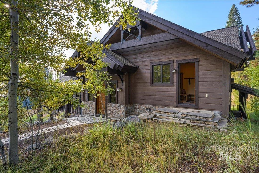 516 Whitewater Dr, Donnelly, Idaho 83615, 5 Bedrooms, 3 Bathrooms, Residential For Sale, Price $2,995,000, 98968203