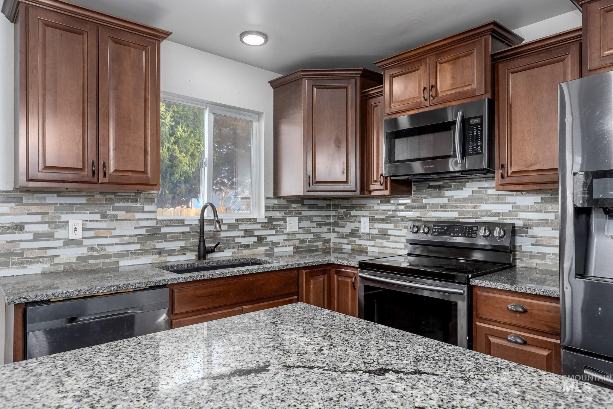 805-807 S Wardwell, Emmett, Idaho 83617, 3 Bedrooms, 1 Bathroom, Residential Income For Sale, Price $430,000, 98968265