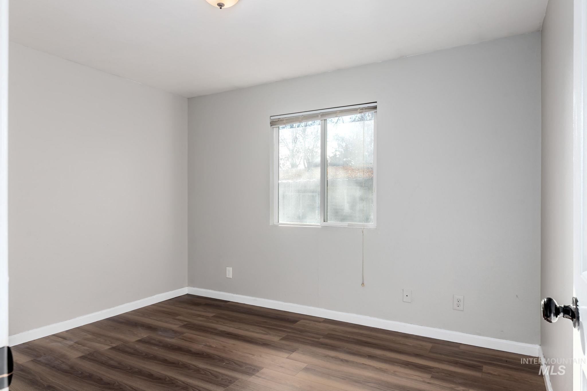 805-807 S Wardwell, Emmett, Idaho 83617, 3 Bedrooms, 1 Bathroom, Residential Income For Sale, Price $430,000, 98968265