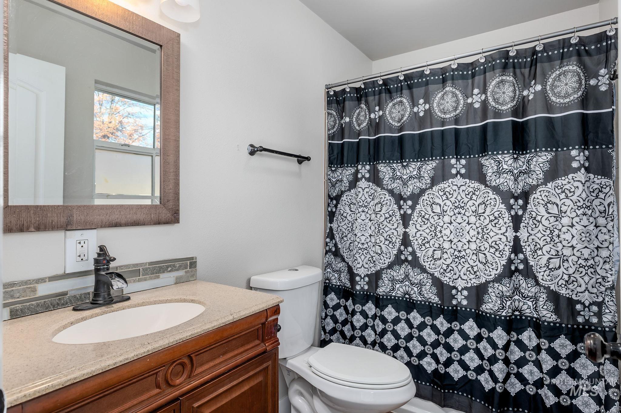 805-807 S Wardwell, Emmett, Idaho 83617, 3 Bedrooms, 1 Bathroom, Residential Income For Sale, Price $430,000, 98968265