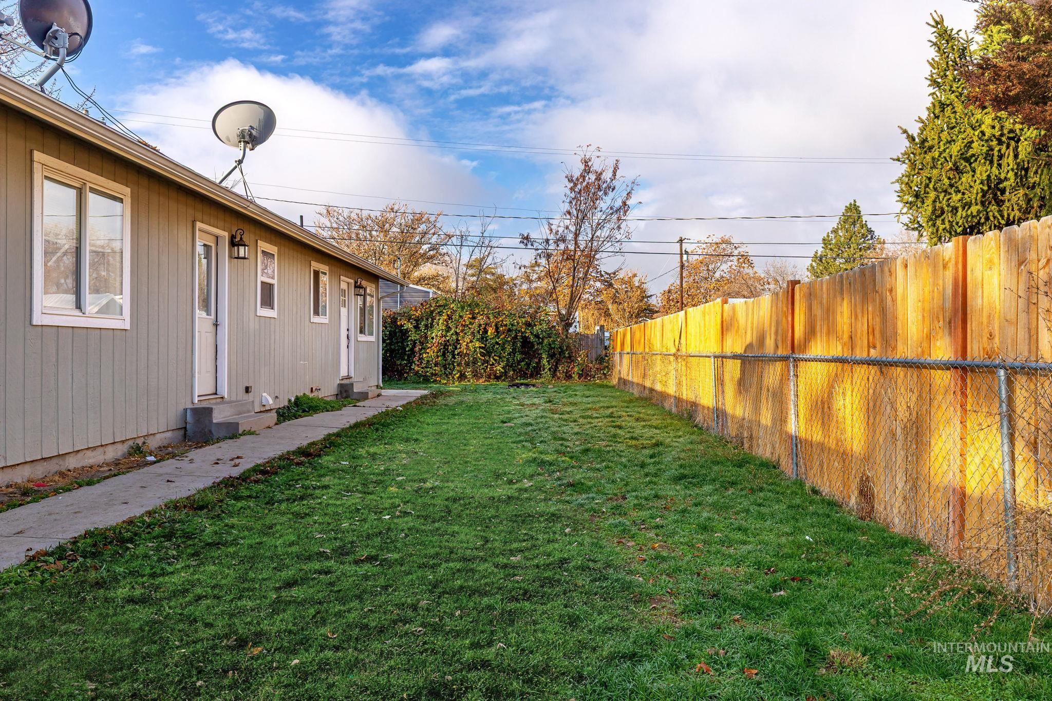 805-807 S Wardwell, Emmett, Idaho 83617, 3 Bedrooms, 1 Bathroom, Residential Income For Sale, Price $430,000, 98968265