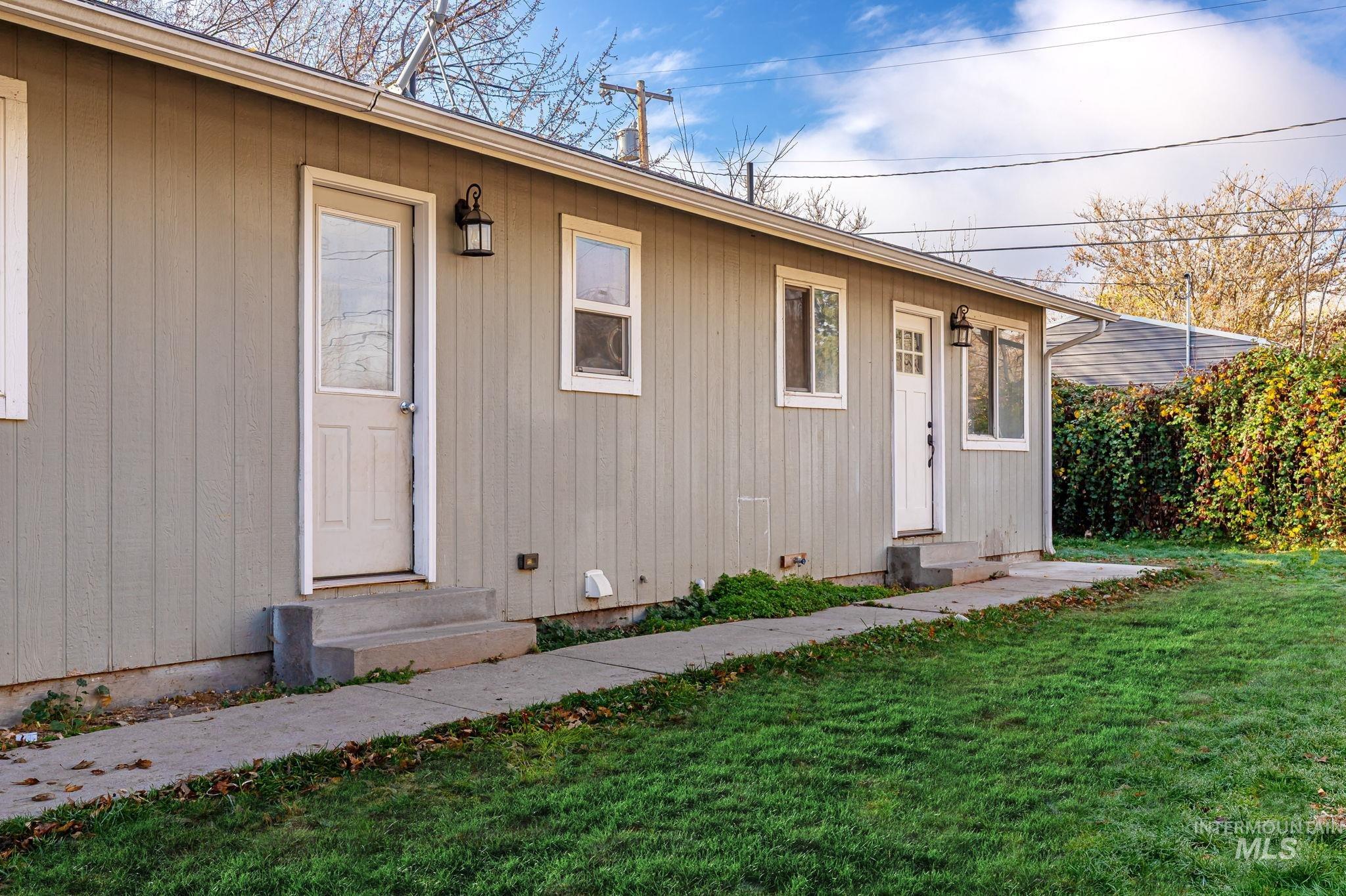 805-807 S Wardwell, Emmett, Idaho 83617, 3 Bedrooms, 1 Bathroom, Residential Income For Sale, Price $430,000, 98968265