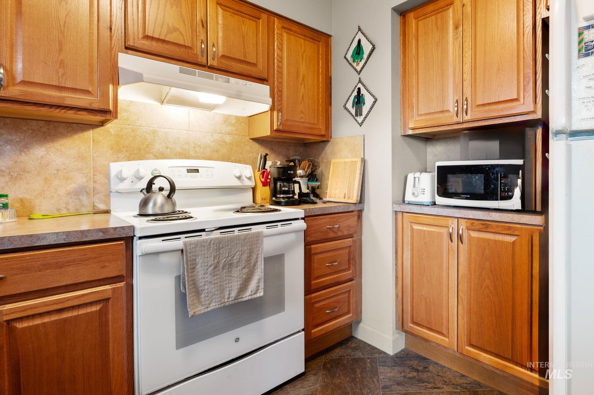 835 Stewart Avenue, Lewiston, Idaho 83501, 2 Bedrooms, 1 Bathroom, Residential Income For Sale, Price $389,000, 98968282