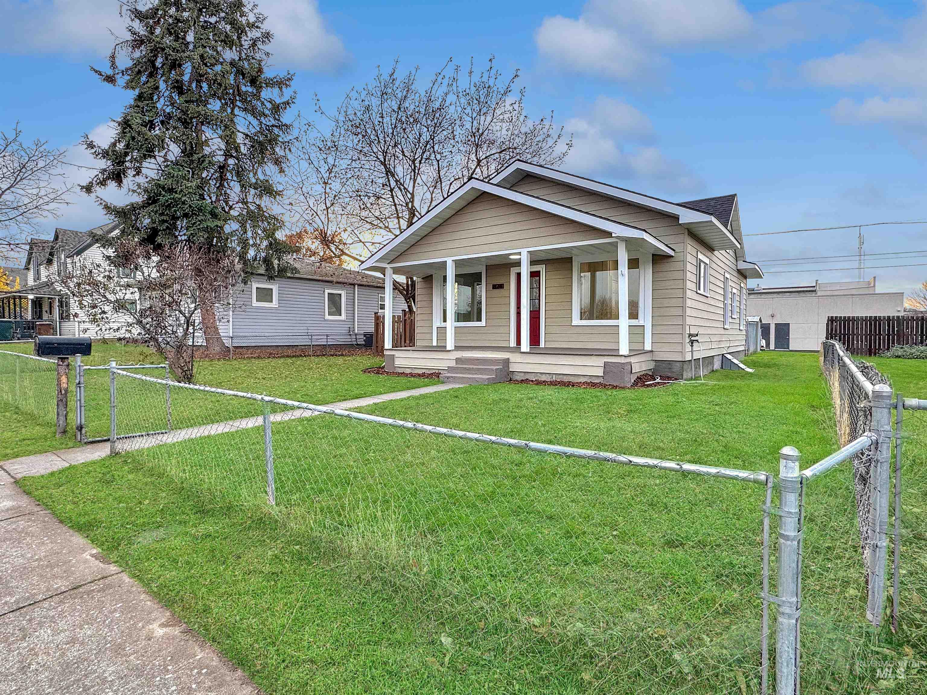 824 4th St, Clarkston, Washington 99403, 3 Bedrooms, 1 Bathroom, Residential For Sale, Price $285,000, 98968283