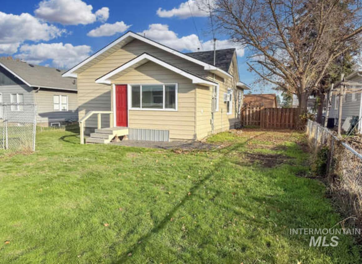 824 4th St, Clarkston, Washington 99403, 3 Bedrooms, 1 Bathroom, Residential For Sale, Price $285,000, 98968283