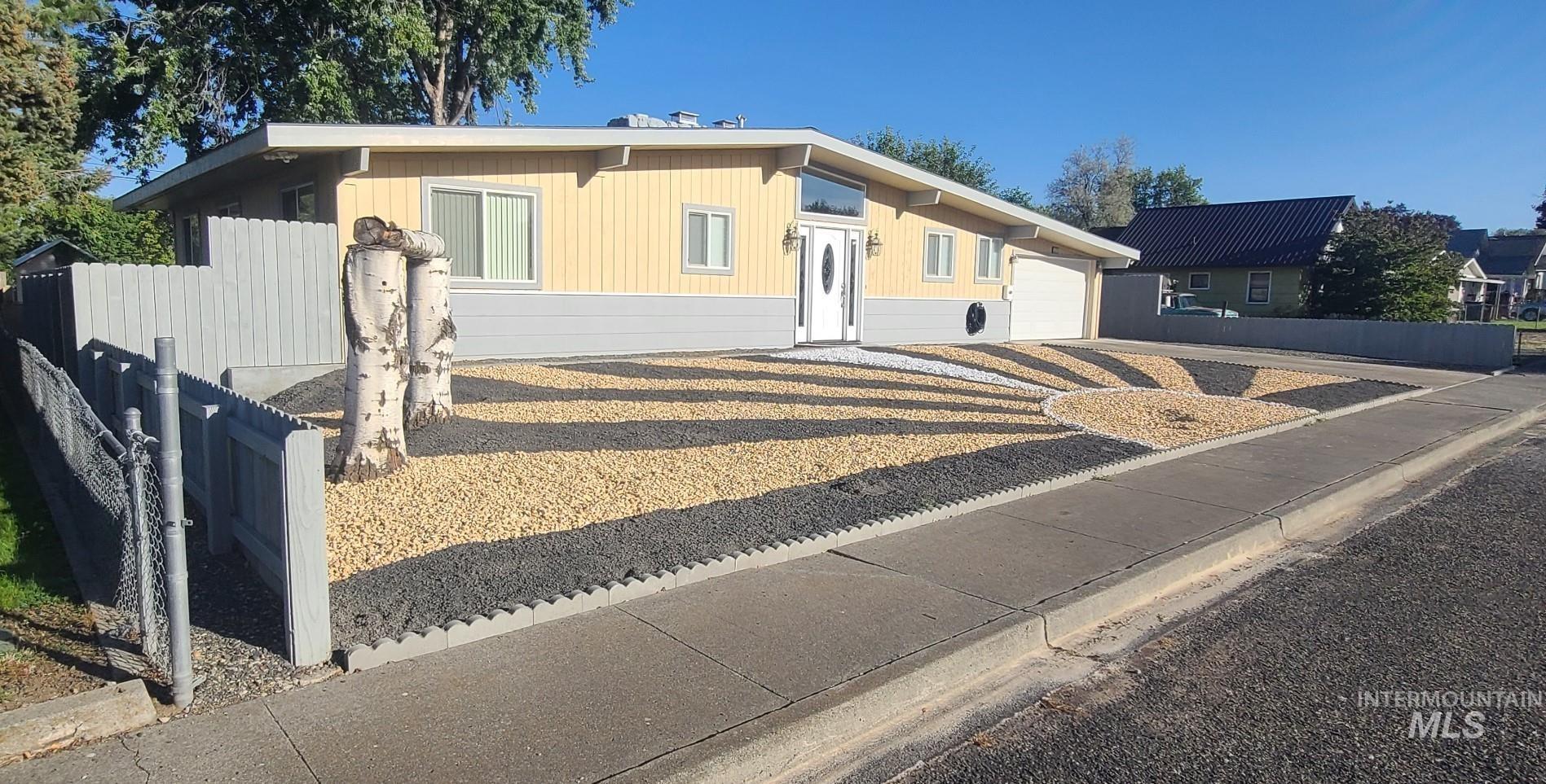 1221 7th Street, Clarkston, Washington 99403, 5 Bedrooms, 3.5 Bathrooms, Residential For Sale, Price $535,000, 98968293