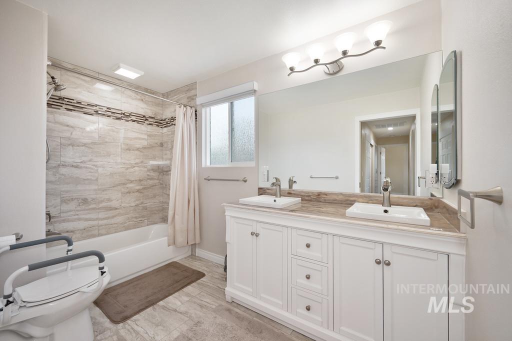 1221 7th Street, Clarkston, Washington 99403, 5 Bedrooms, 3.5 Bathrooms, Residential For Sale, Price $535,000, 98968293