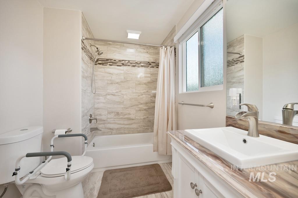 1221 7th Street, Clarkston, Washington 99403, 5 Bedrooms, 3.5 Bathrooms, Residential For Sale, Price $535,000, 98968293