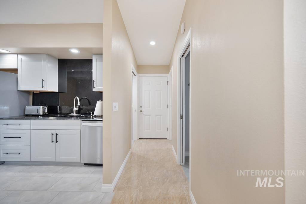 1221 7th Street, Clarkston, Washington 99403, 5 Bedrooms, 3.5 Bathrooms, Residential For Sale, Price $535,000, 98968293