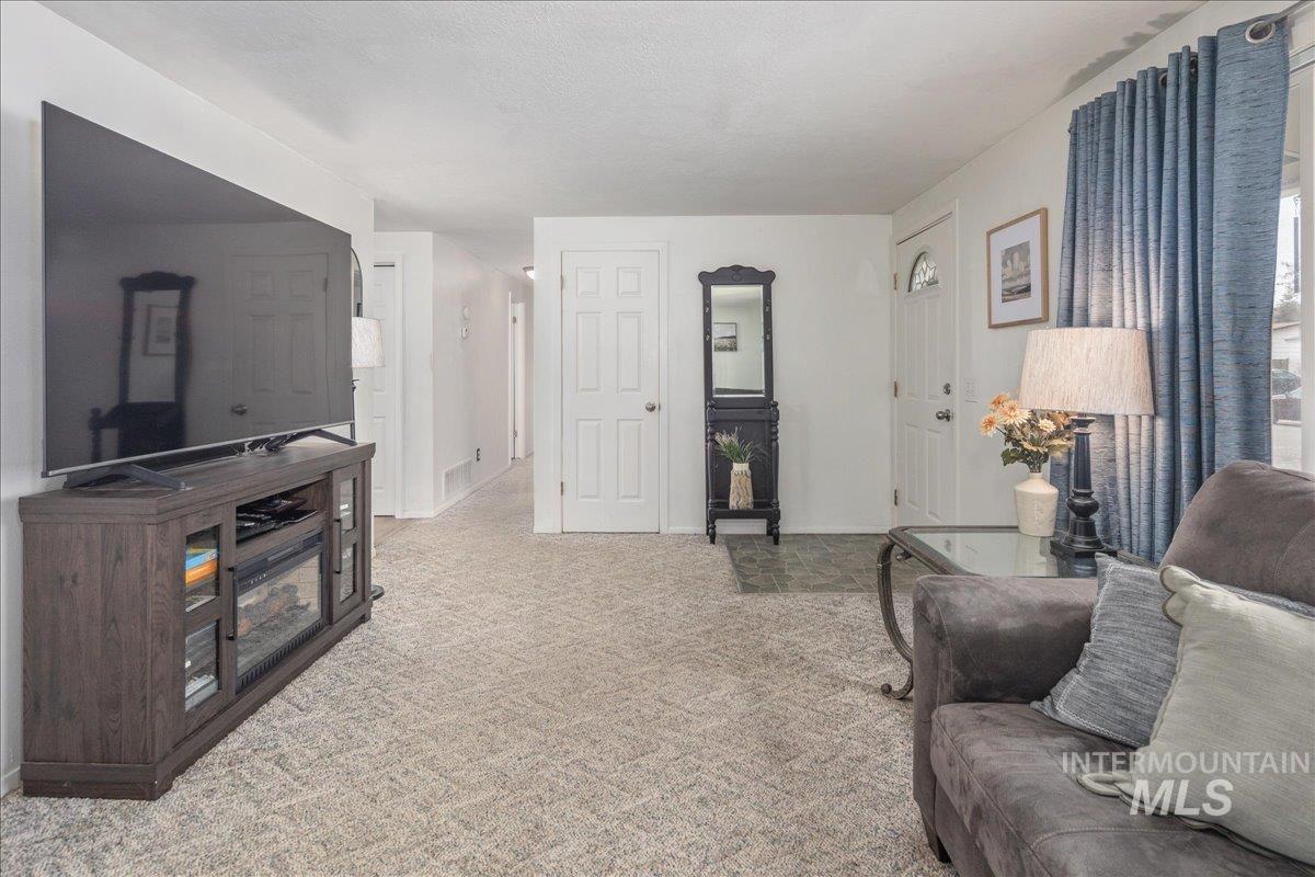 4550 W Bloom St, Boise, Idaho 83703, 4 Bedrooms, 2 Bathrooms, Residential For Sale, Price $495,000, 98968297