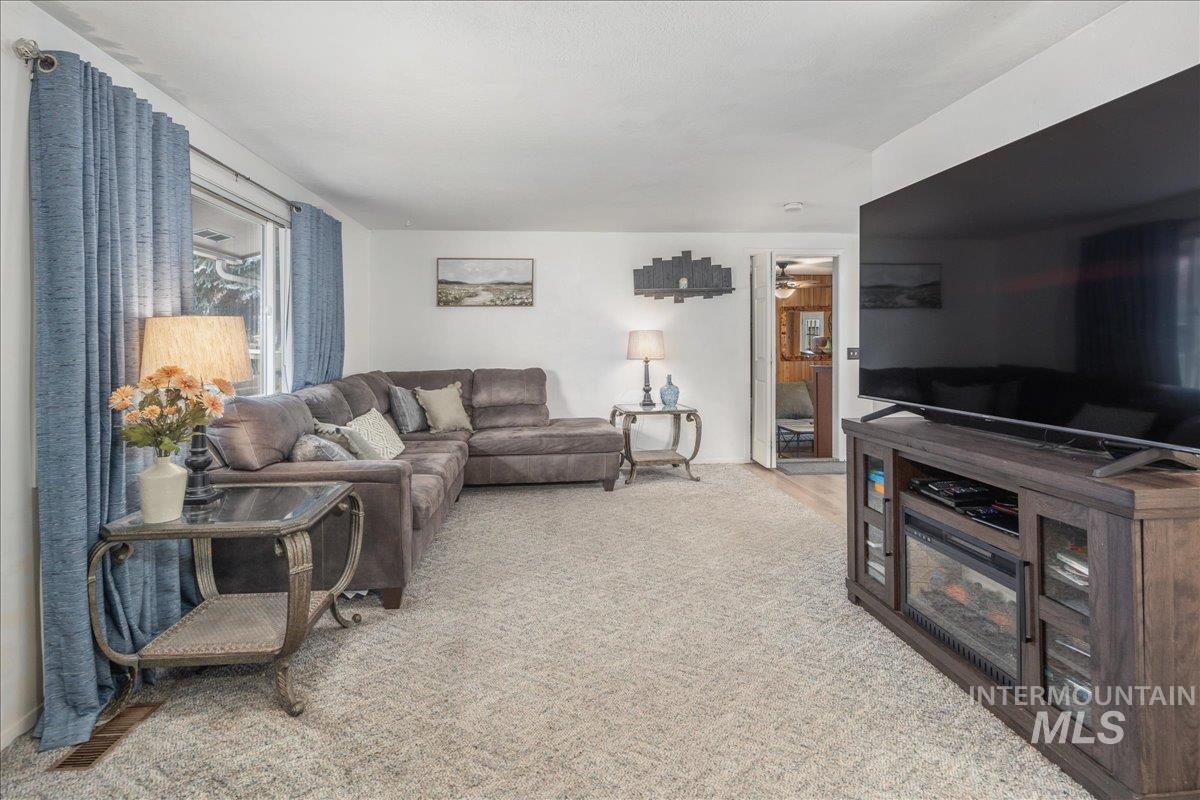 4550 W Bloom St, Boise, Idaho 83703, 4 Bedrooms, 2 Bathrooms, Residential For Sale, Price $495,000, 98968297