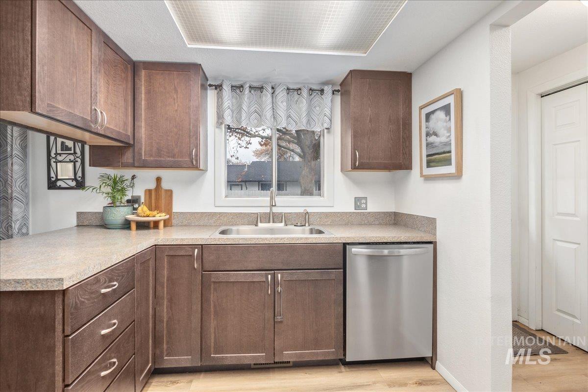 4550 W Bloom St, Boise, Idaho 83703, 4 Bedrooms, 2 Bathrooms, Residential For Sale, Price $495,000, 98968297