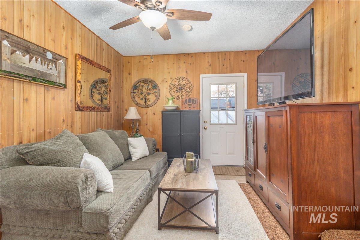 4550 W Bloom St, Boise, Idaho 83703, 4 Bedrooms, 2 Bathrooms, Residential For Sale, Price $495,000, 98968297