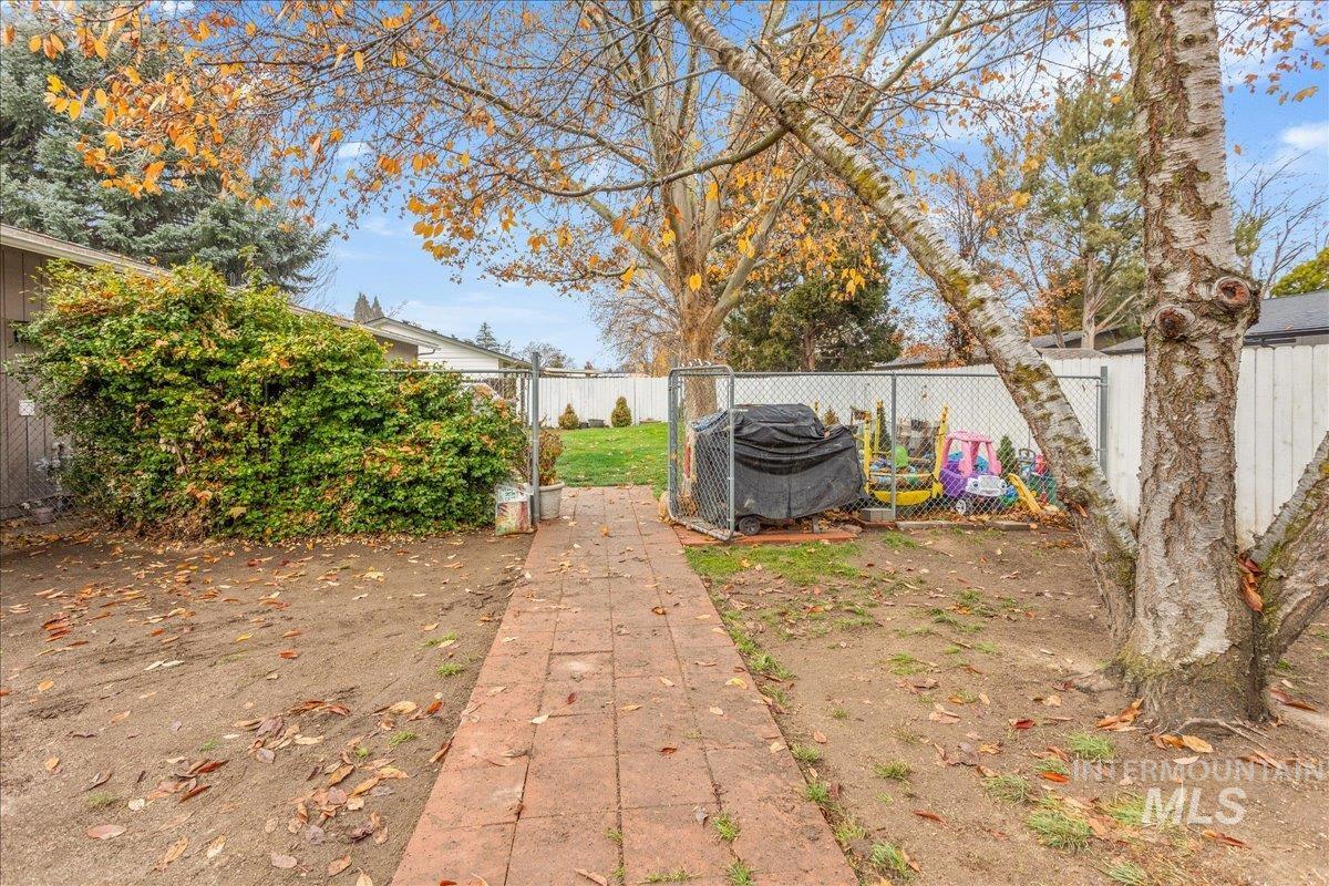 4550 W Bloom St, Boise, Idaho 83703, 4 Bedrooms, 2 Bathrooms, Residential For Sale, Price $495,000, 98968297