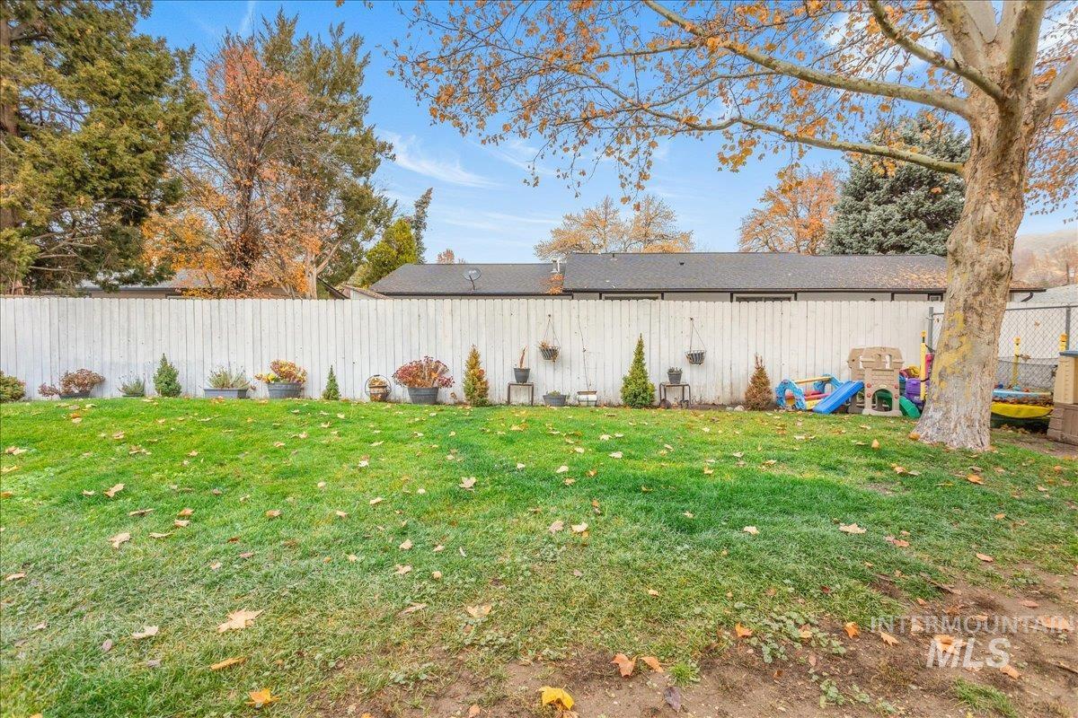 4550 W Bloom St, Boise, Idaho 83703, 4 Bedrooms, 2 Bathrooms, Residential For Sale, Price $495,000, 98968297