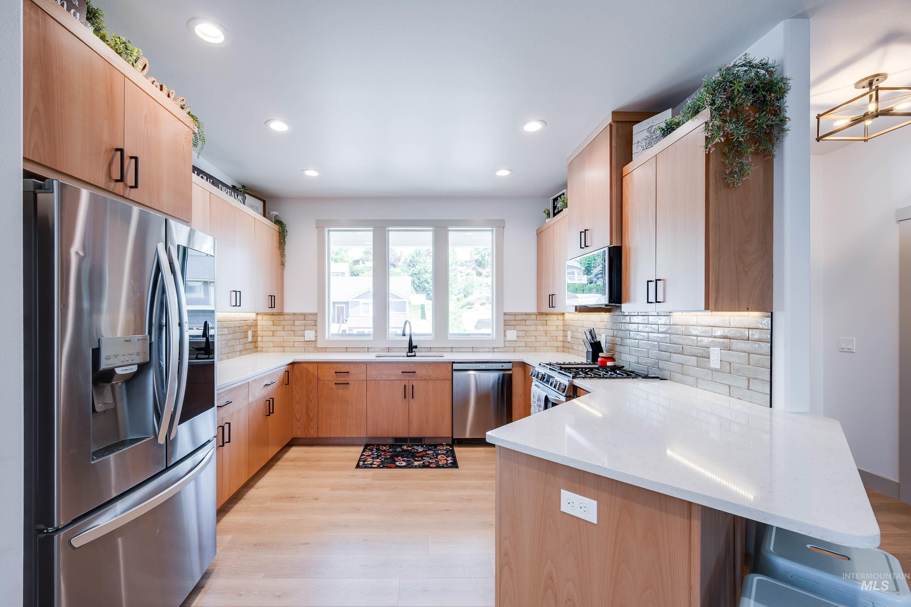 415 Southview Ave., Moscow, Idaho 83843, 5 Bedrooms, 3 Bathrooms, Residential For Sale, Price $709,000, 98968299