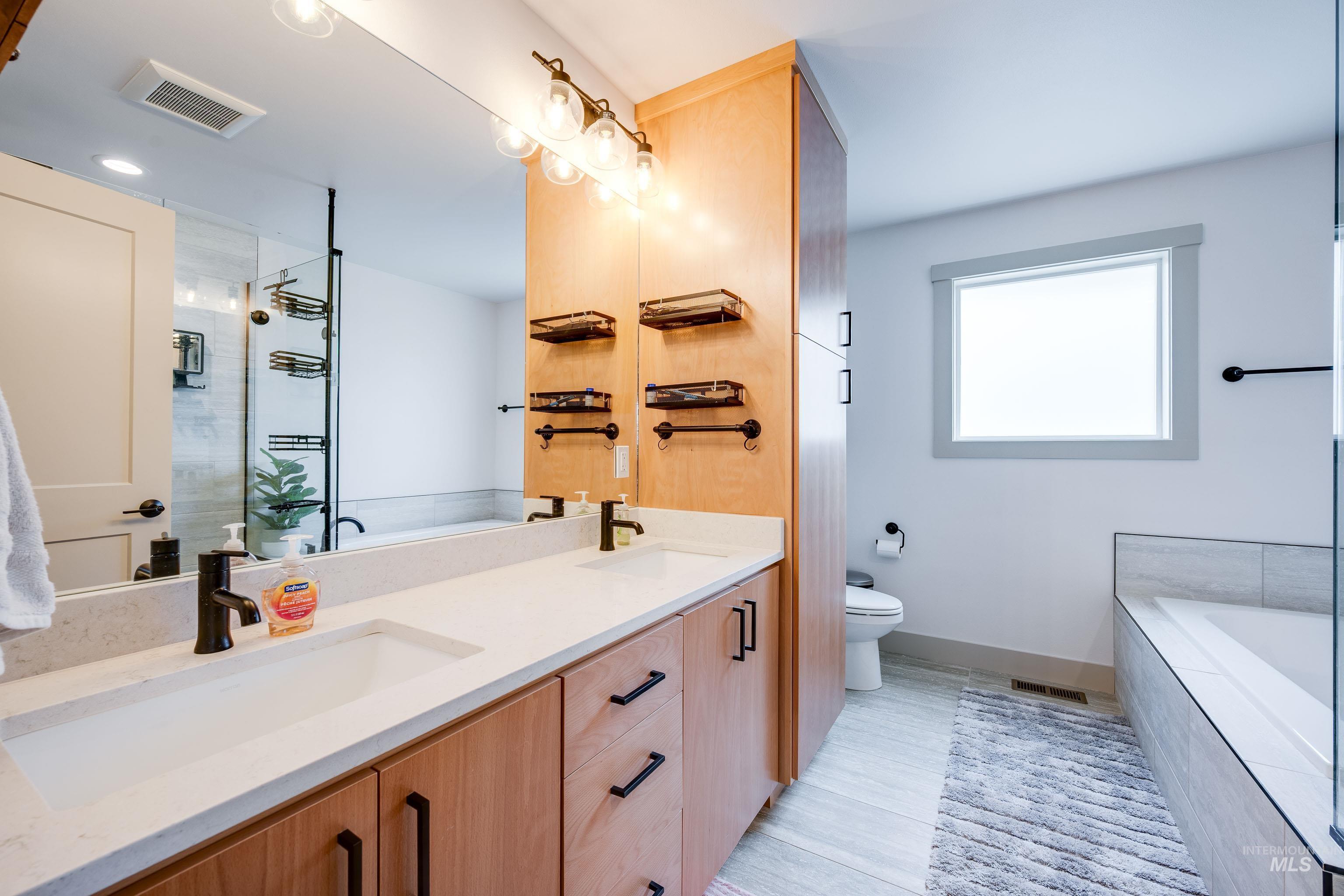 415 Southview Ave., Moscow, Idaho 83843, 5 Bedrooms, 3 Bathrooms, Residential For Sale, Price $709,000, 98968299