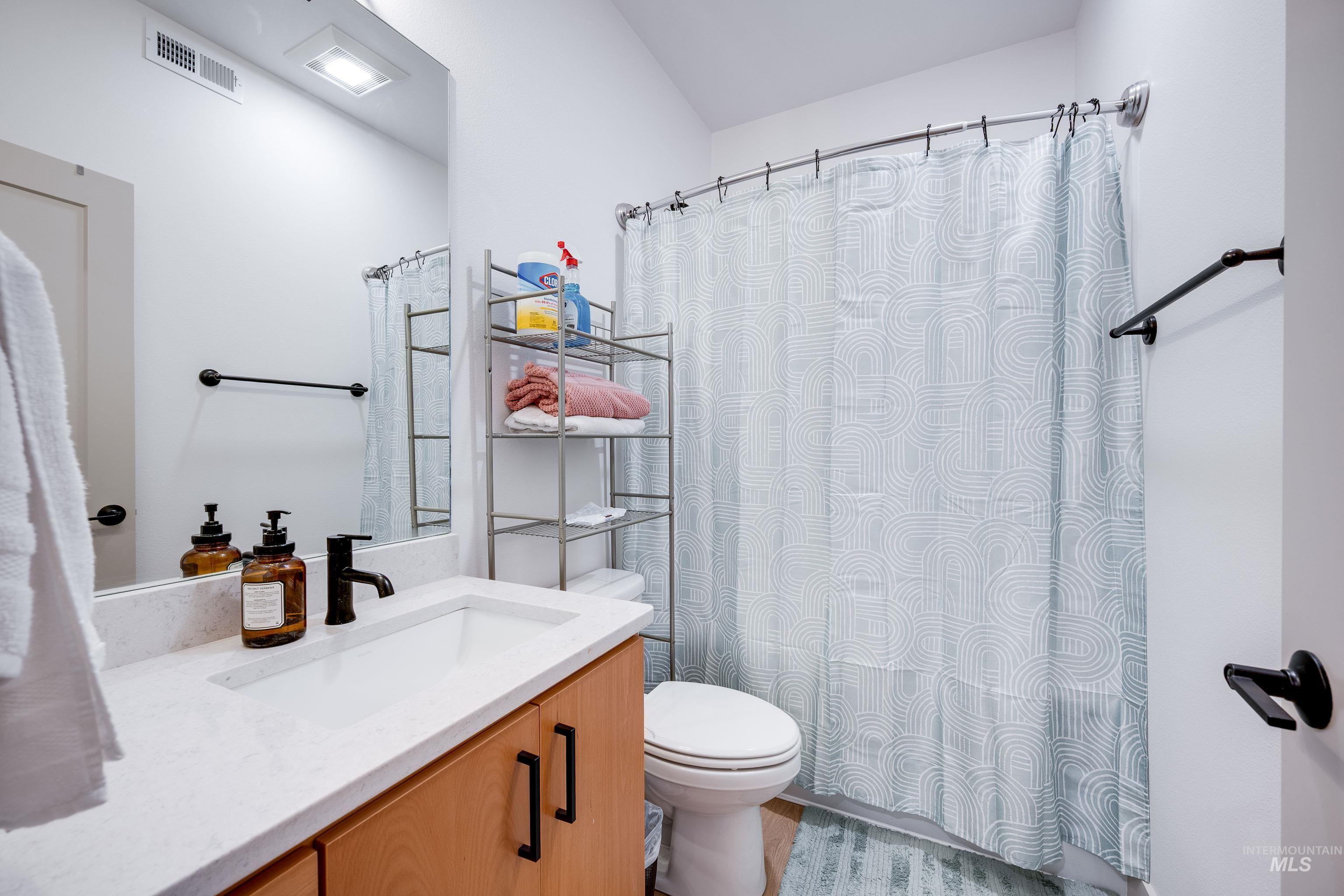 415 Southview Ave., Moscow, Idaho 83843, 5 Bedrooms, 3 Bathrooms, Residential For Sale, Price $709,000, 98968299