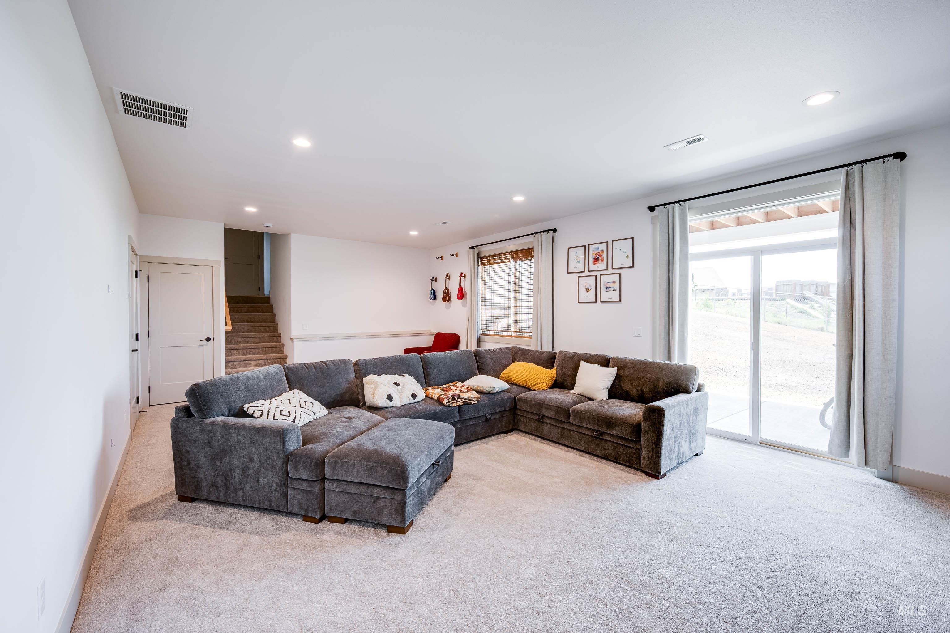 415 Southview Ave., Moscow, Idaho 83843, 5 Bedrooms, 3 Bathrooms, Residential For Sale, Price $709,000, 98968299