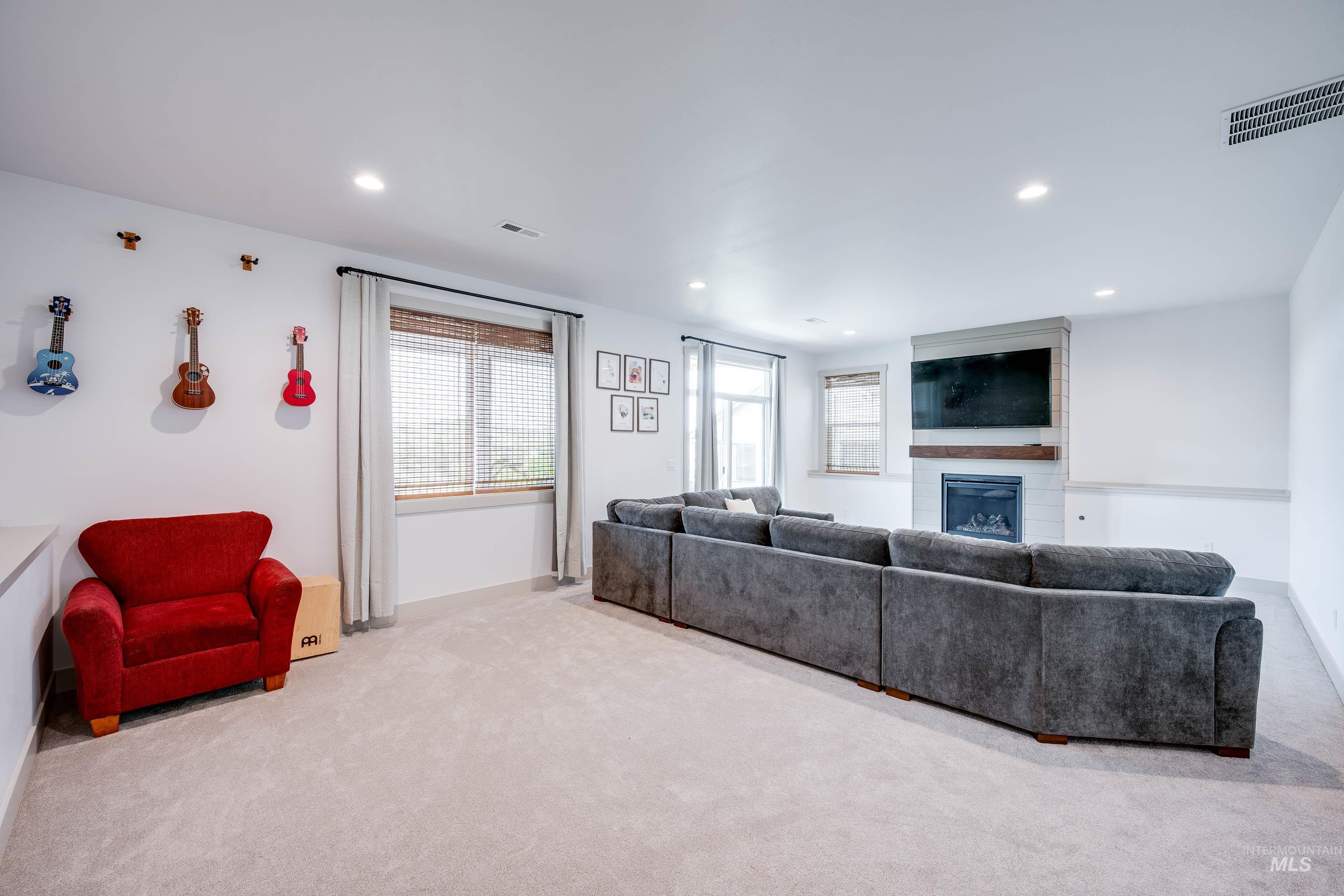 415 Southview Ave., Moscow, Idaho 83843, 5 Bedrooms, 3 Bathrooms, Residential For Sale, Price $709,000, 98968299