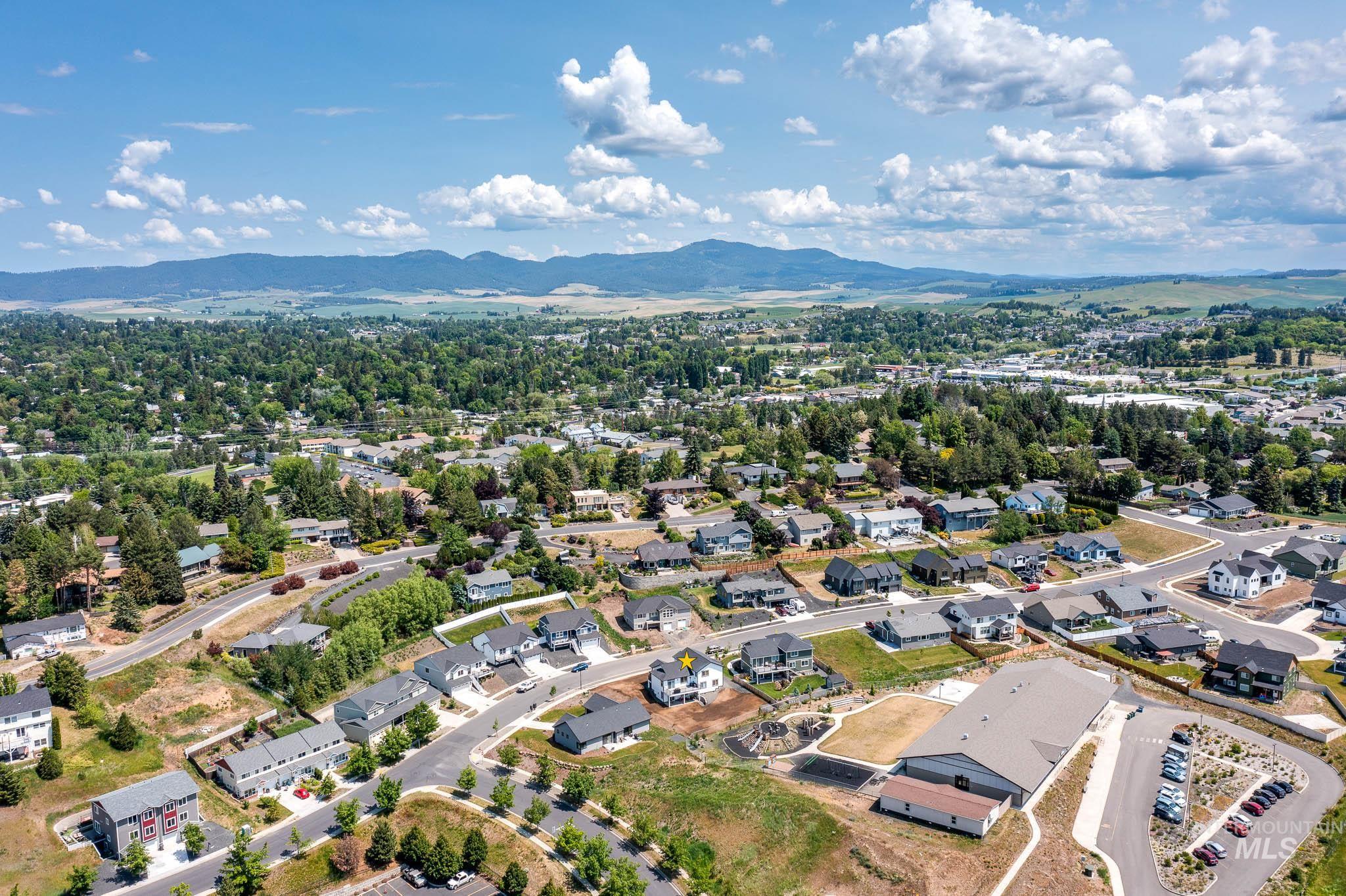 415 Southview Ave., Moscow, Idaho 83843, 5 Bedrooms, 3 Bathrooms, Residential For Sale, Price $709,000, 98968299