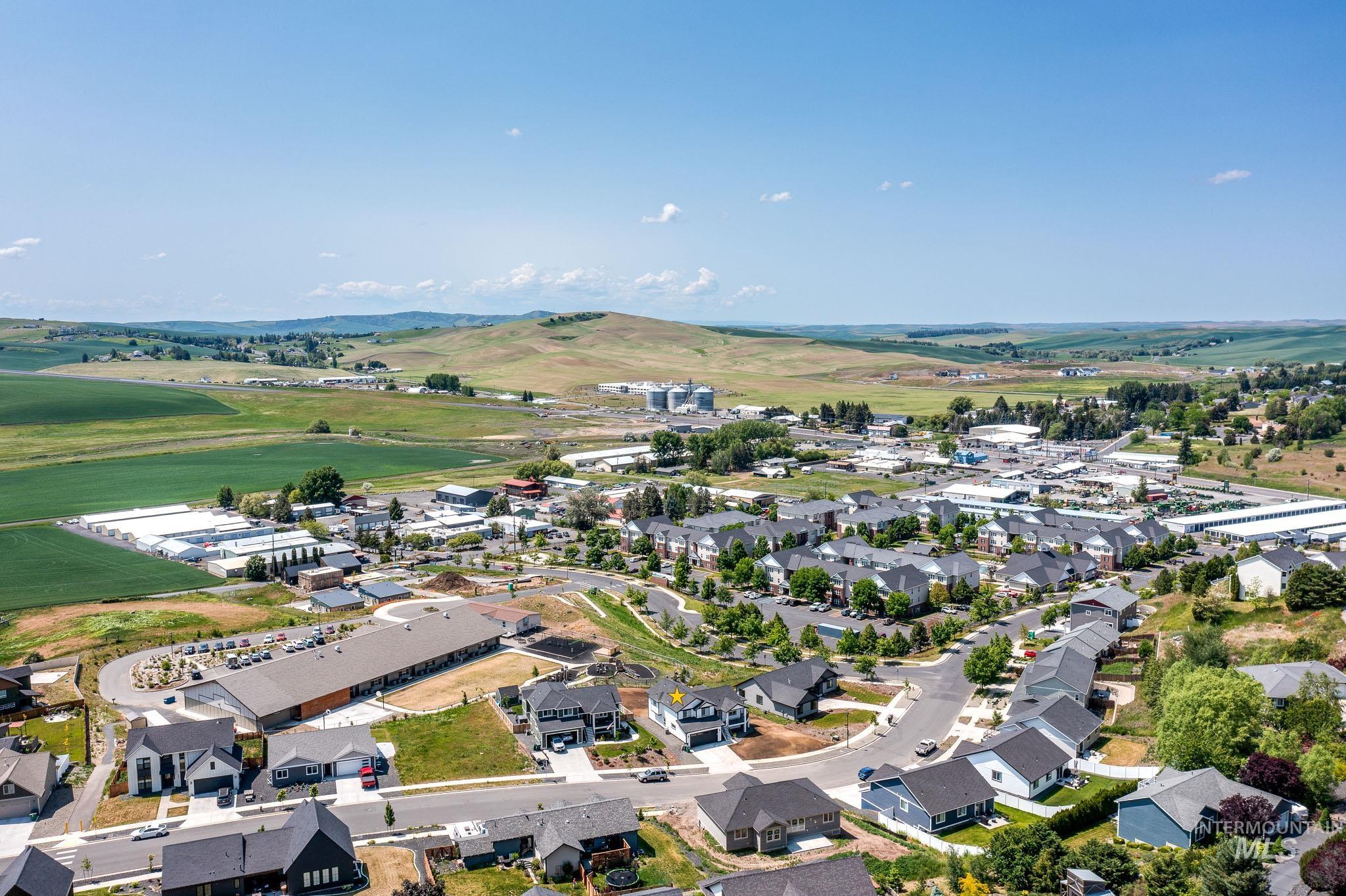 415 Southview Ave., Moscow, Idaho 83843, 5 Bedrooms, 3 Bathrooms, Residential For Sale, Price $709,000, 98968299