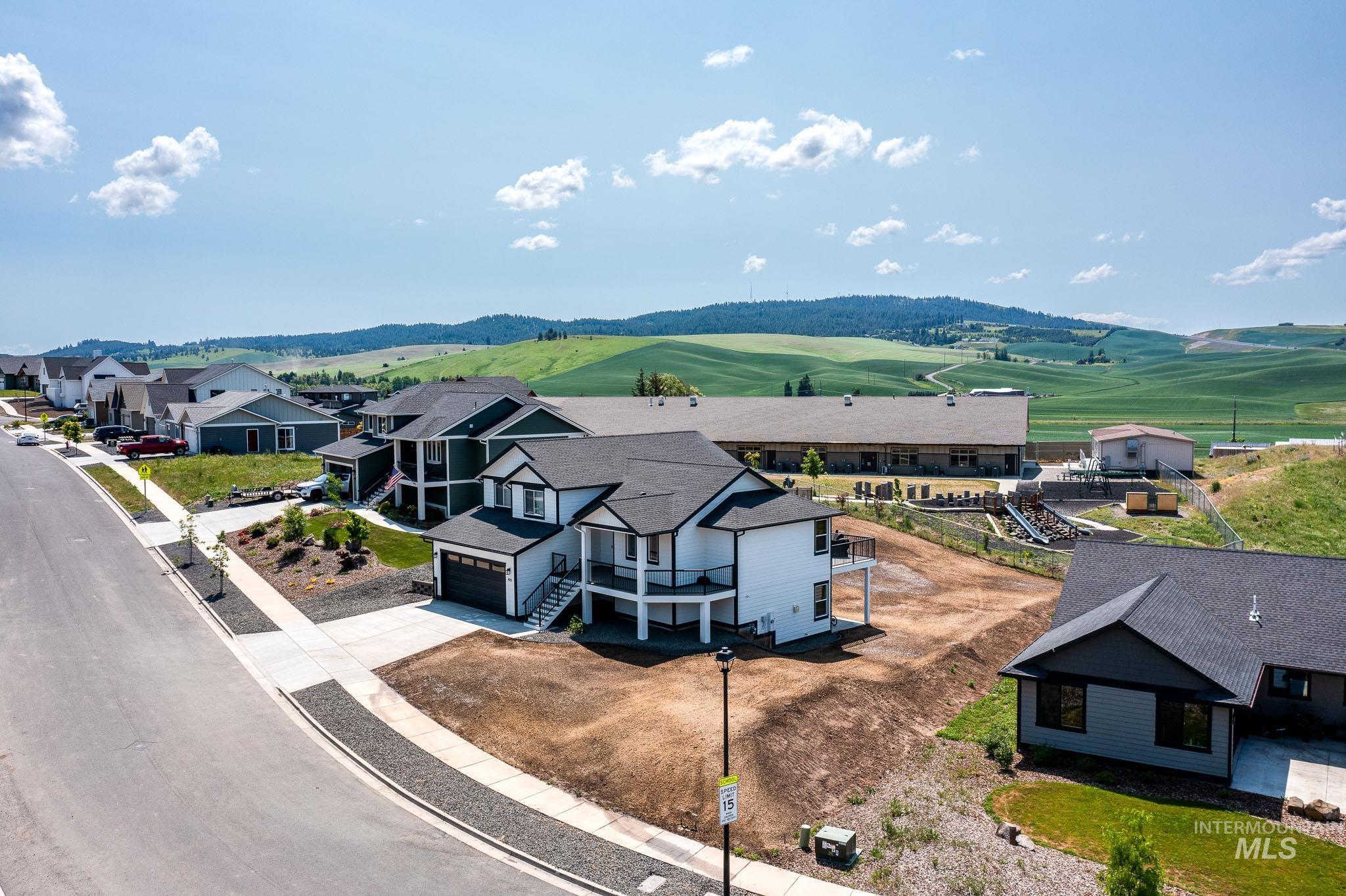 415 Southview Ave., Moscow, Idaho 83843, 5 Bedrooms, 3 Bathrooms, Residential For Sale, Price $709,000, 98968299