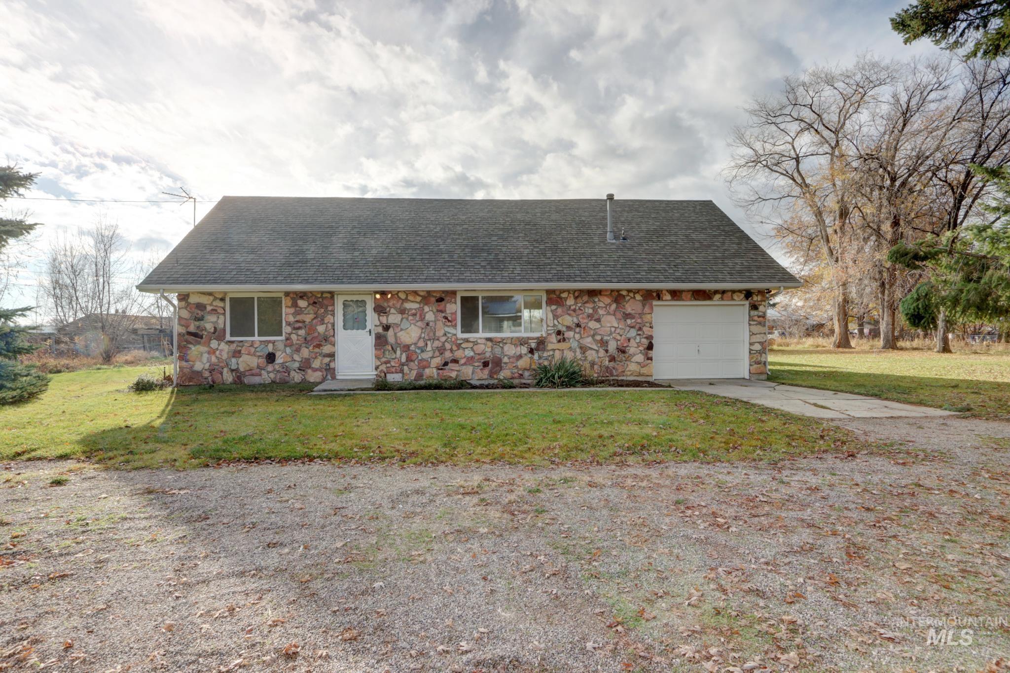 9215 W Malad, Boise, Idaho 83709, 4 Bedrooms, 2 Bathrooms, Residential For Sale, Price $556,900, 98968302