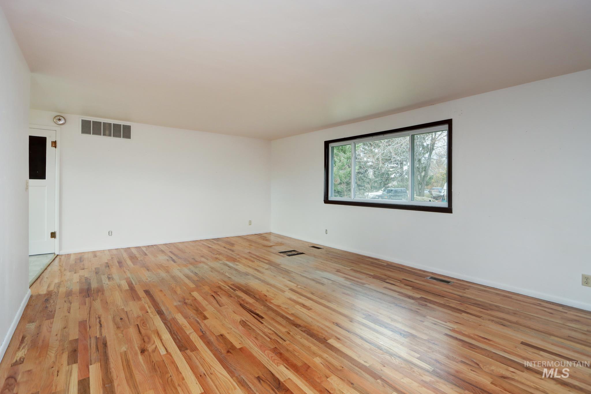 9215 W Malad, Boise, Idaho 83709, 4 Bedrooms, 2 Bathrooms, Residential For Sale, Price $556,900, 98968302