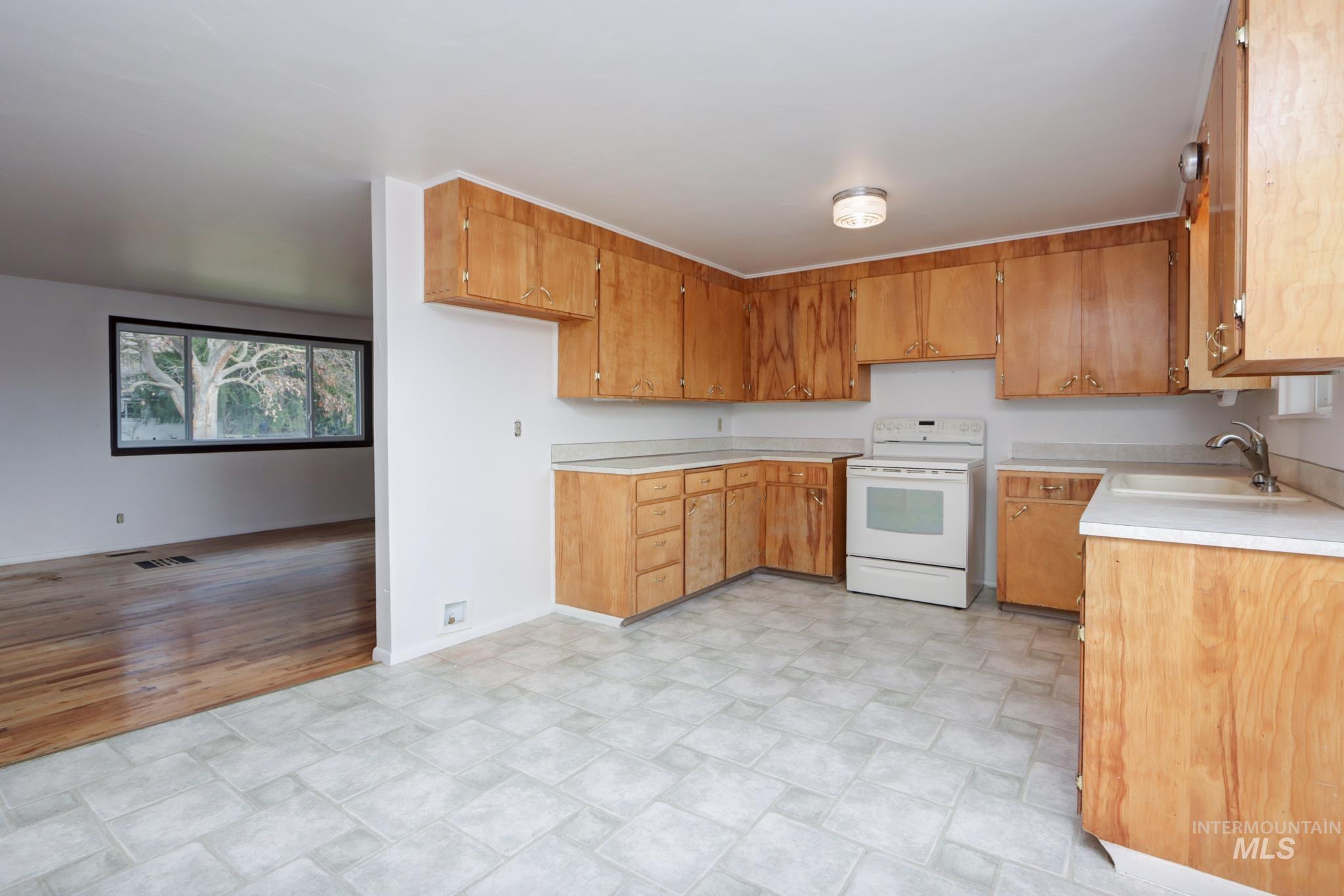 9215 W Malad, Boise, Idaho 83709, 4 Bedrooms, 2 Bathrooms, Residential For Sale, Price $556,900, 98968302