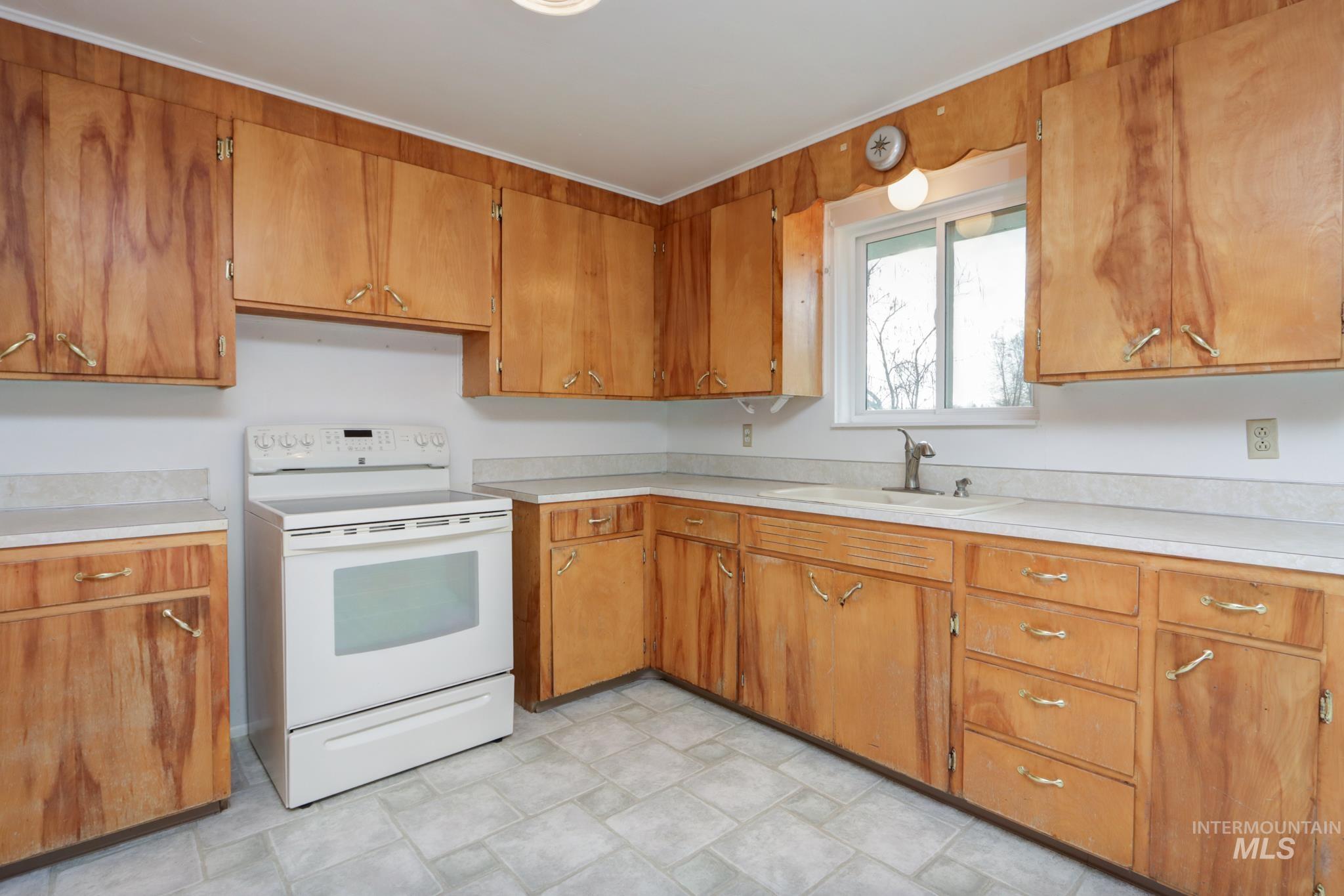 9215 W Malad, Boise, Idaho 83709, 4 Bedrooms, 2 Bathrooms, Residential For Sale, Price $556,900, 98968302