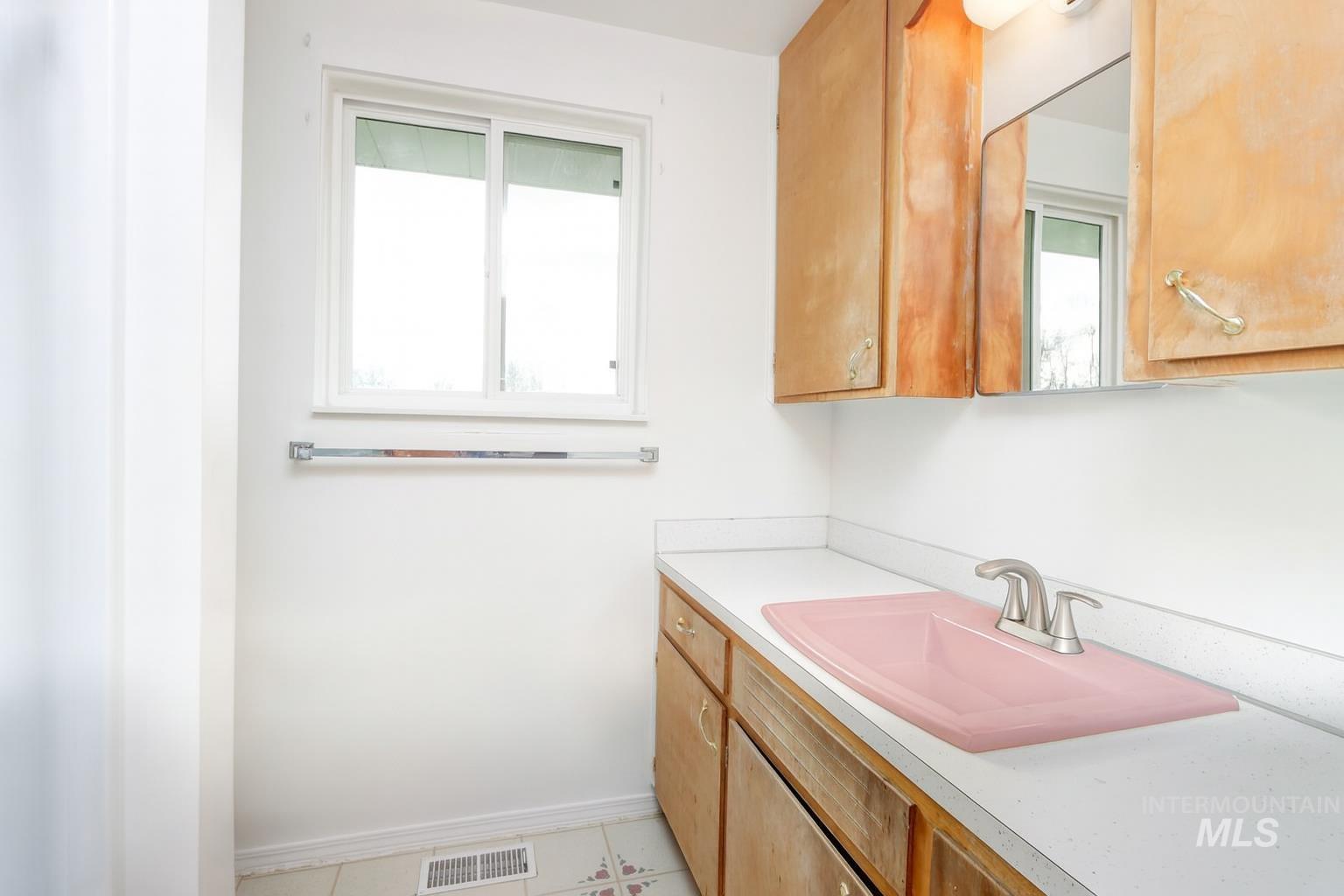 9215 W Malad, Boise, Idaho 83709, 4 Bedrooms, 2 Bathrooms, Residential For Sale, Price $556,900, 98968302