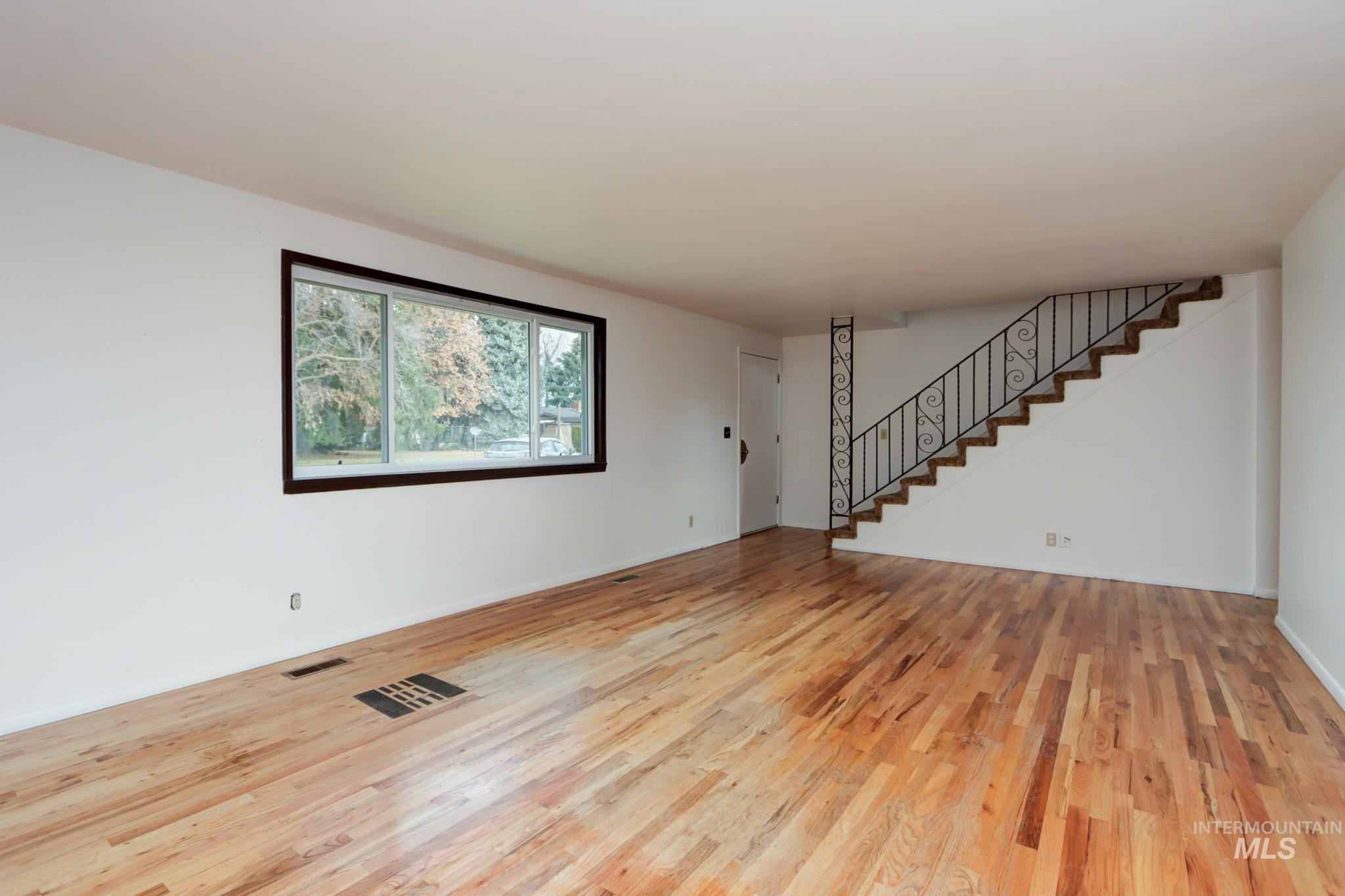 9215 W Malad, Boise, Idaho 83709, 4 Bedrooms, 2 Bathrooms, Residential For Sale, Price $556,900, 98968302