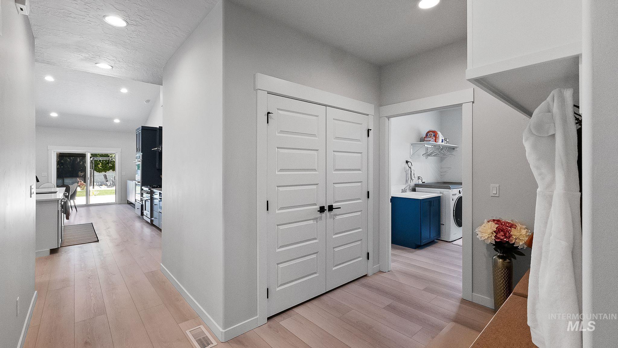 1697 S Vinnell, Boise, Idaho 83709, 4 Bedrooms, 4.5 Bathrooms, Residential For Sale, Price $1,250,000, 98968320