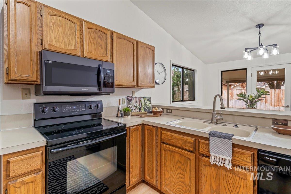 12369 W Sitka Dr, Boise, Idaho 83713, 2 Bedrooms, 2 Bathrooms, Residential For Sale, Price $418,000, 98968324