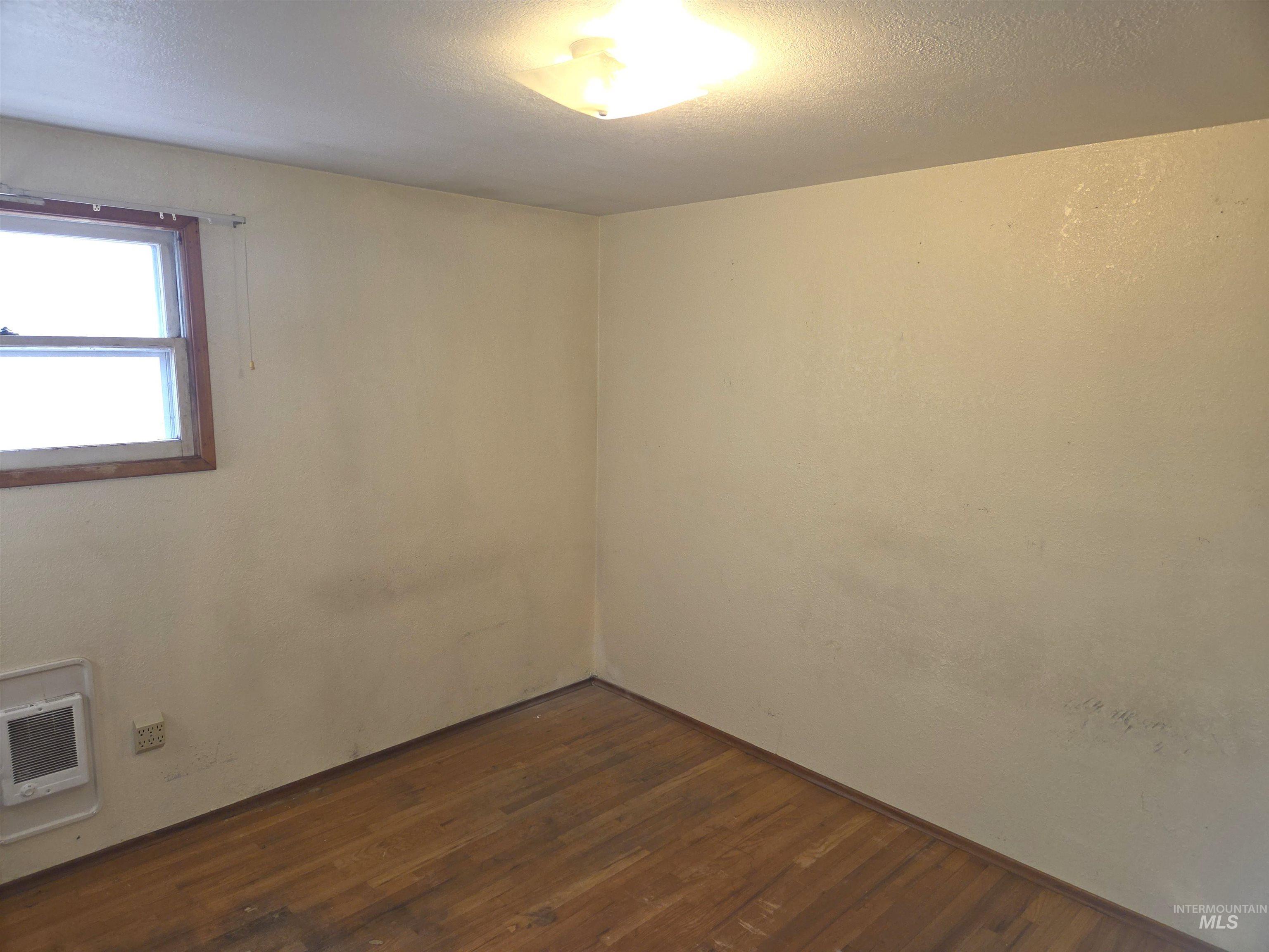 422 N Grant, Moscow, Idaho 83843, 4 Bedrooms, 2 Bathrooms, Residential For Sale, Price $369,000, 98968333